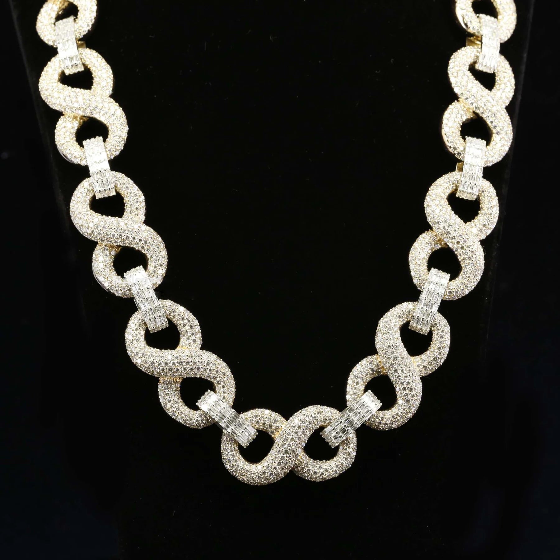 Iced-Out-Moissanite-Chain