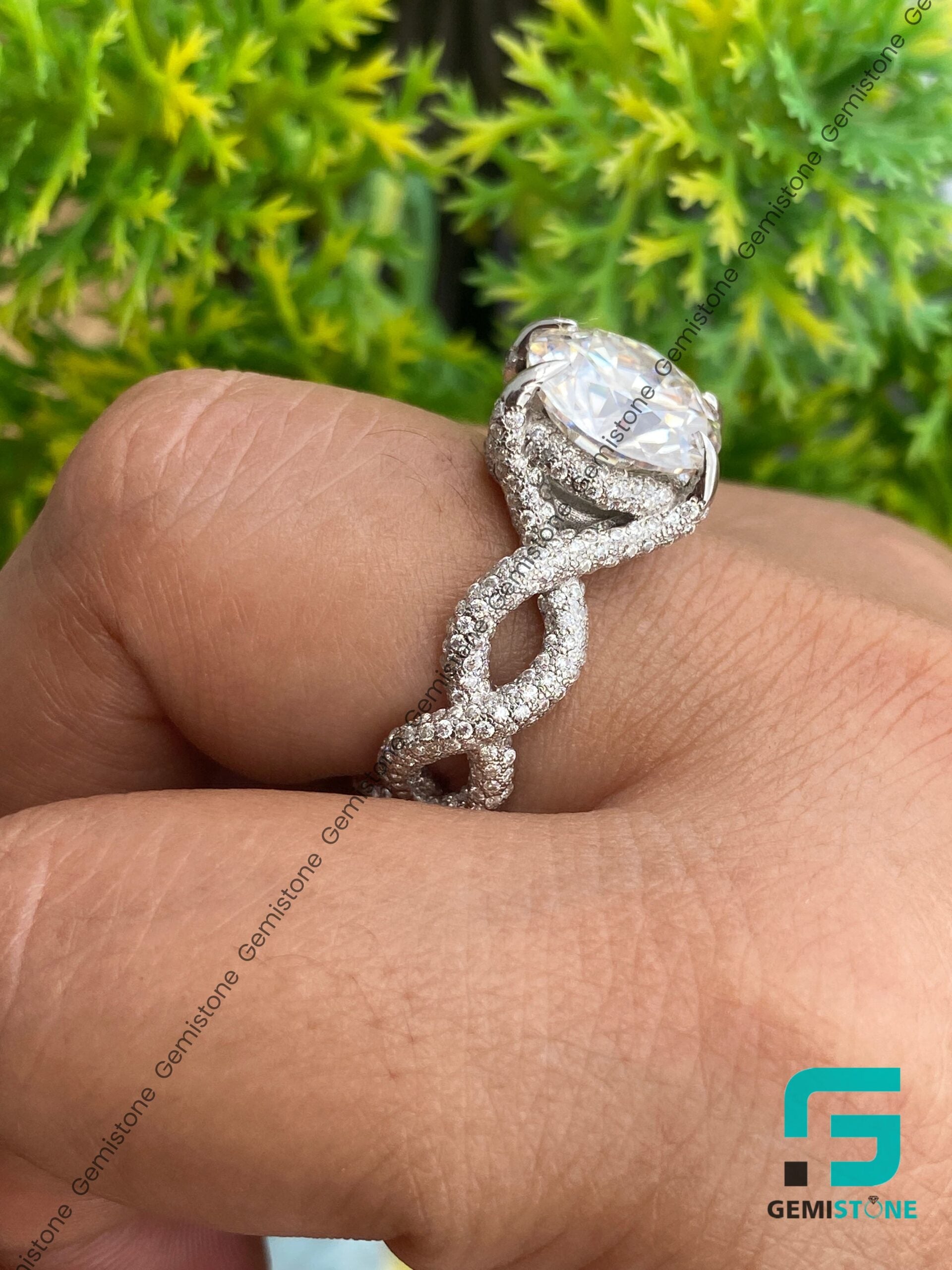 Iced-Round-Twist-Ring