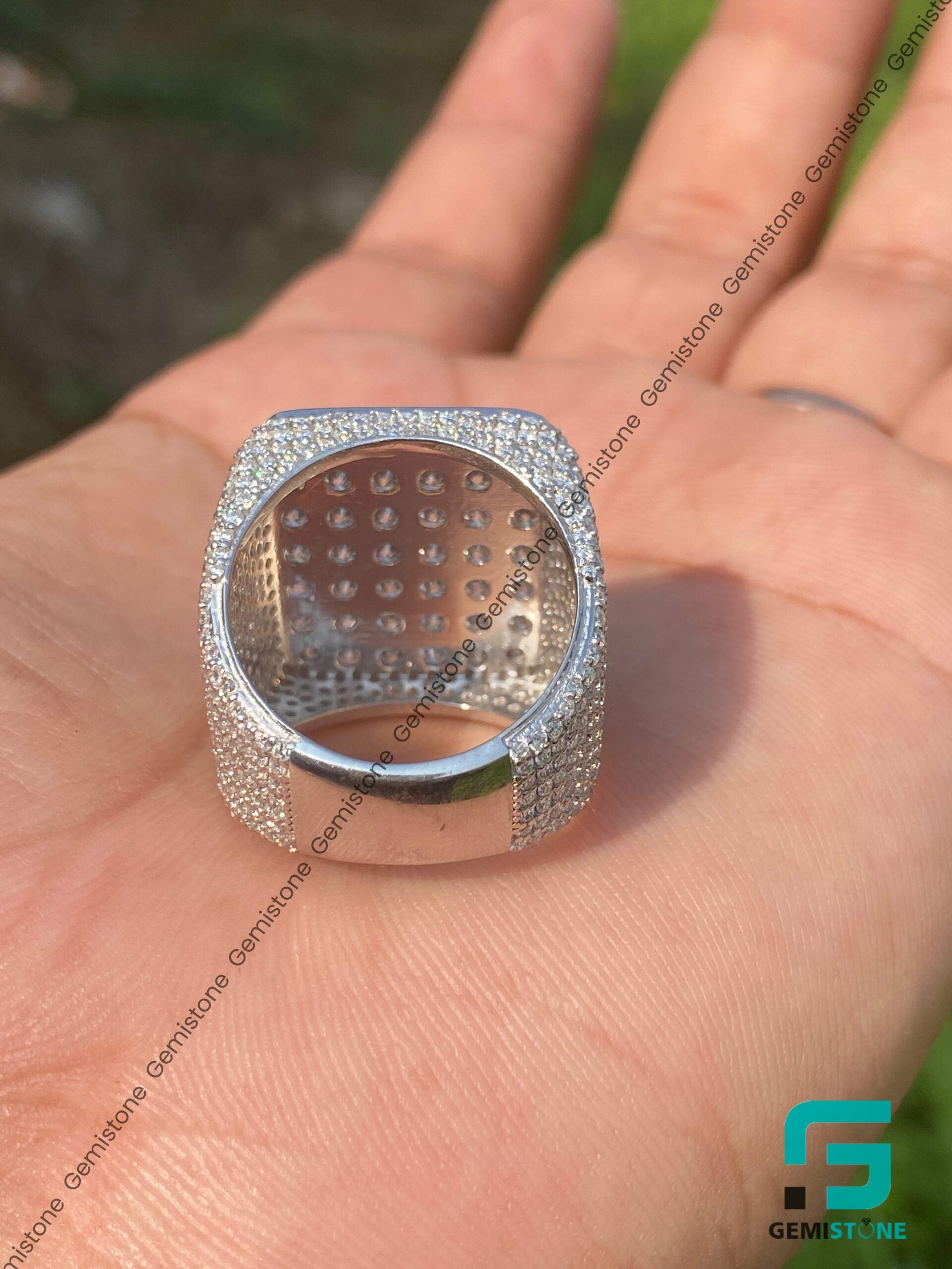 Iced-out-rings