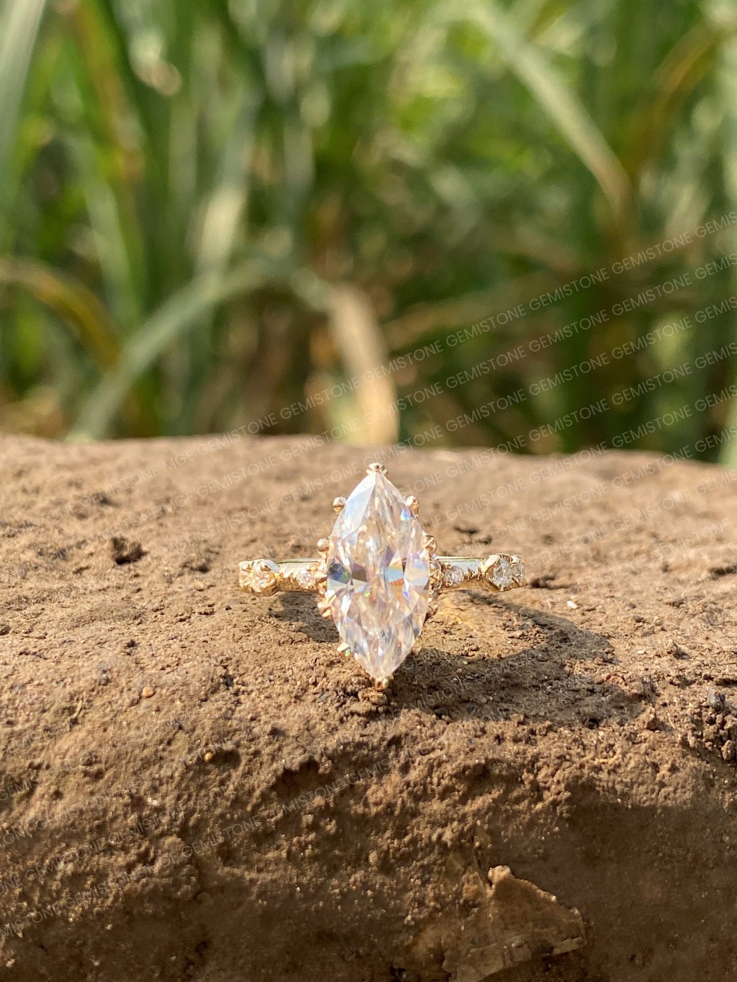 Marquise-Cut-Moissanite-Ring 2