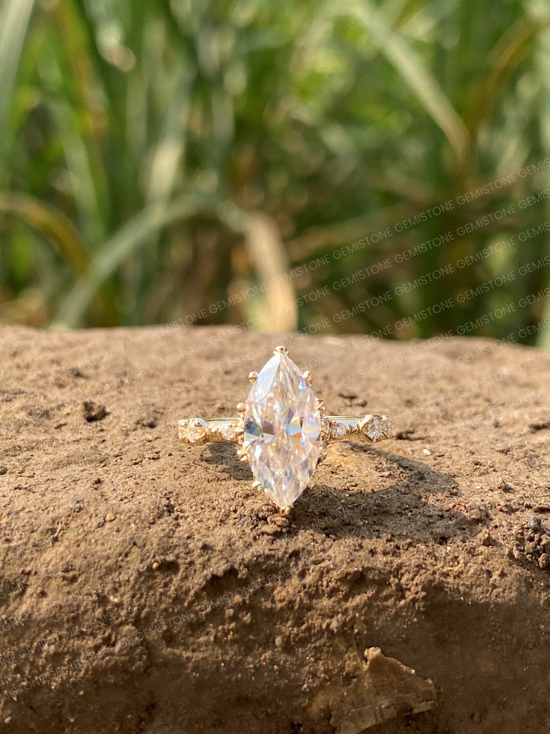 Marquise-Cut-Moissanite-Ring 2