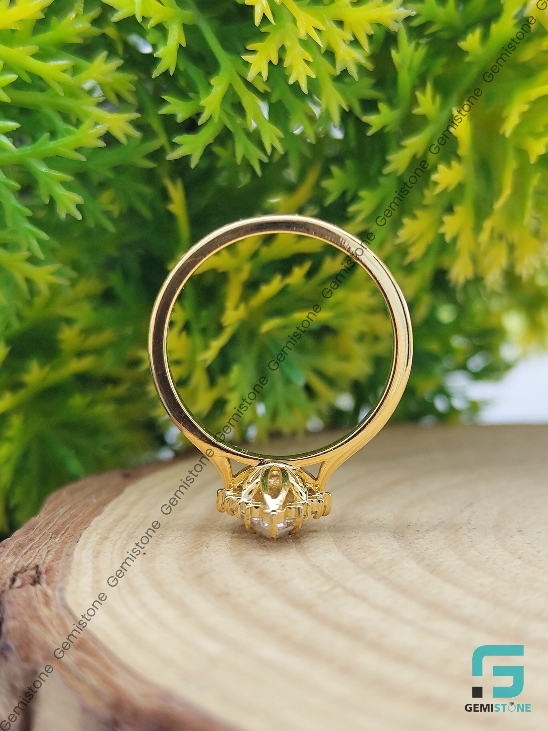 Marquise-Engagement-Ring 2