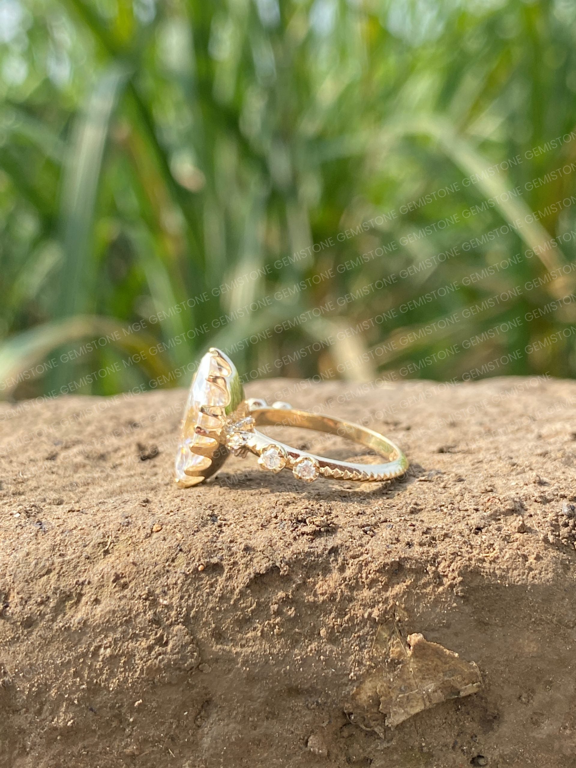 Marquise-Engagement-Ring 4
