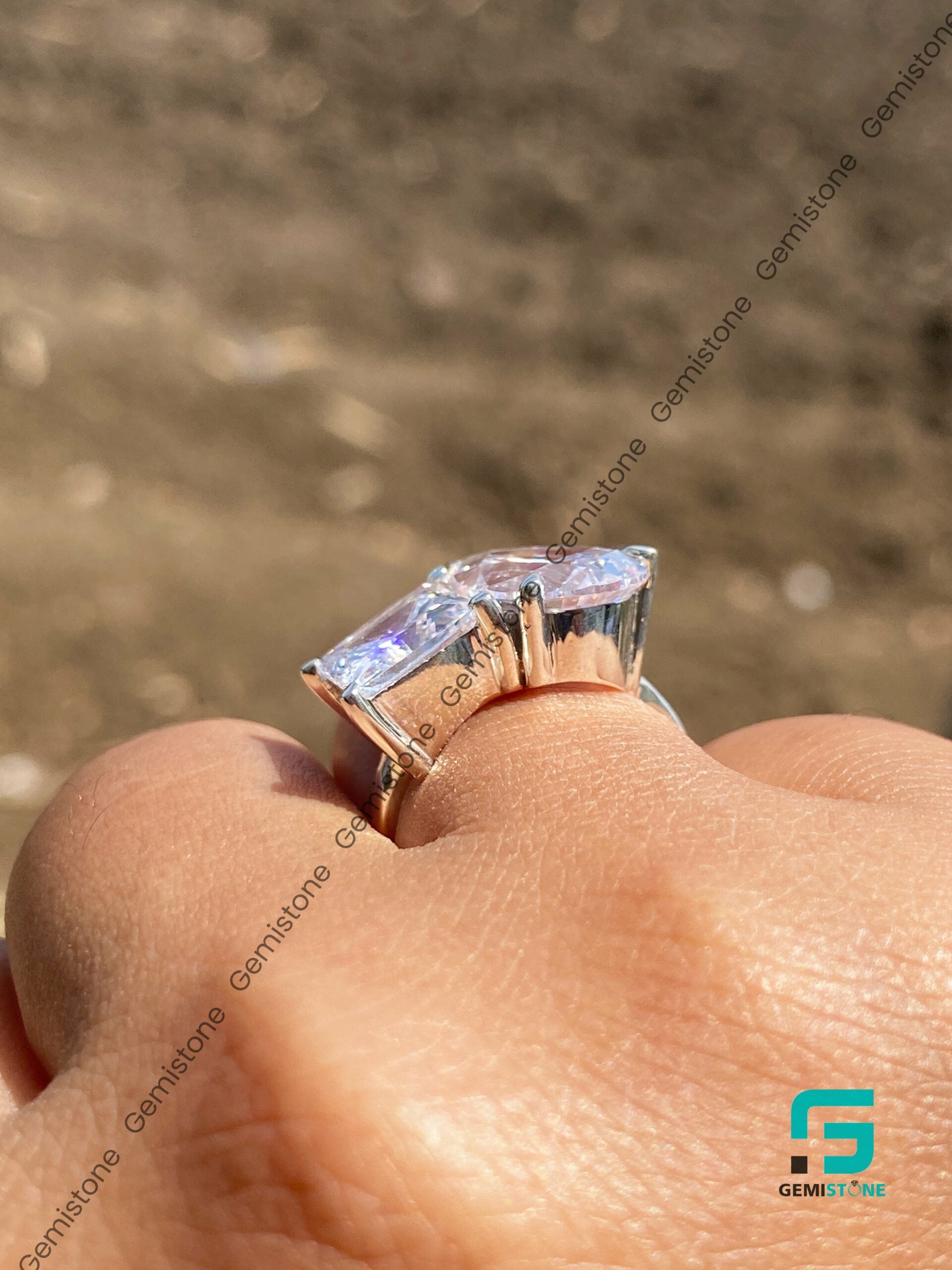 Moissanite Enaggement Ring