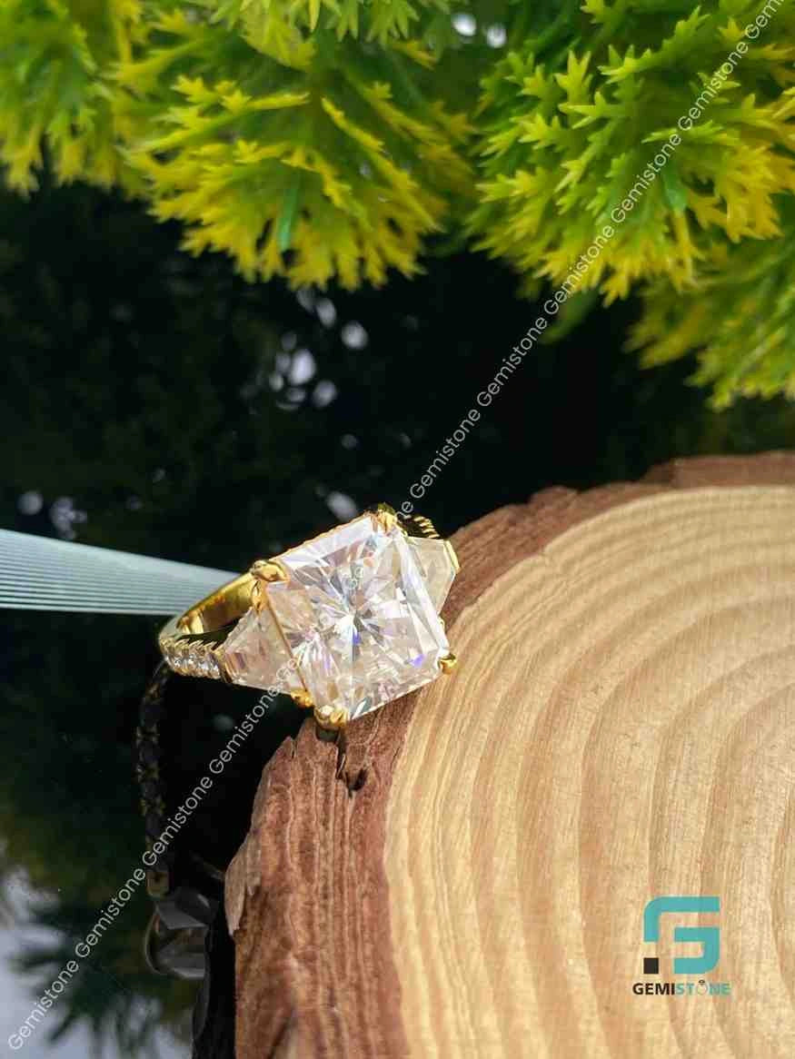 Moissanite_Hidden_Halo_Radiant_Cut_Ring