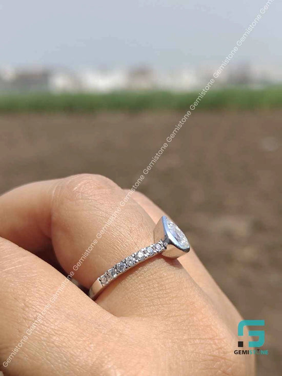 Moissanite_Pear_Cut_Engagement_Wedding_Rings