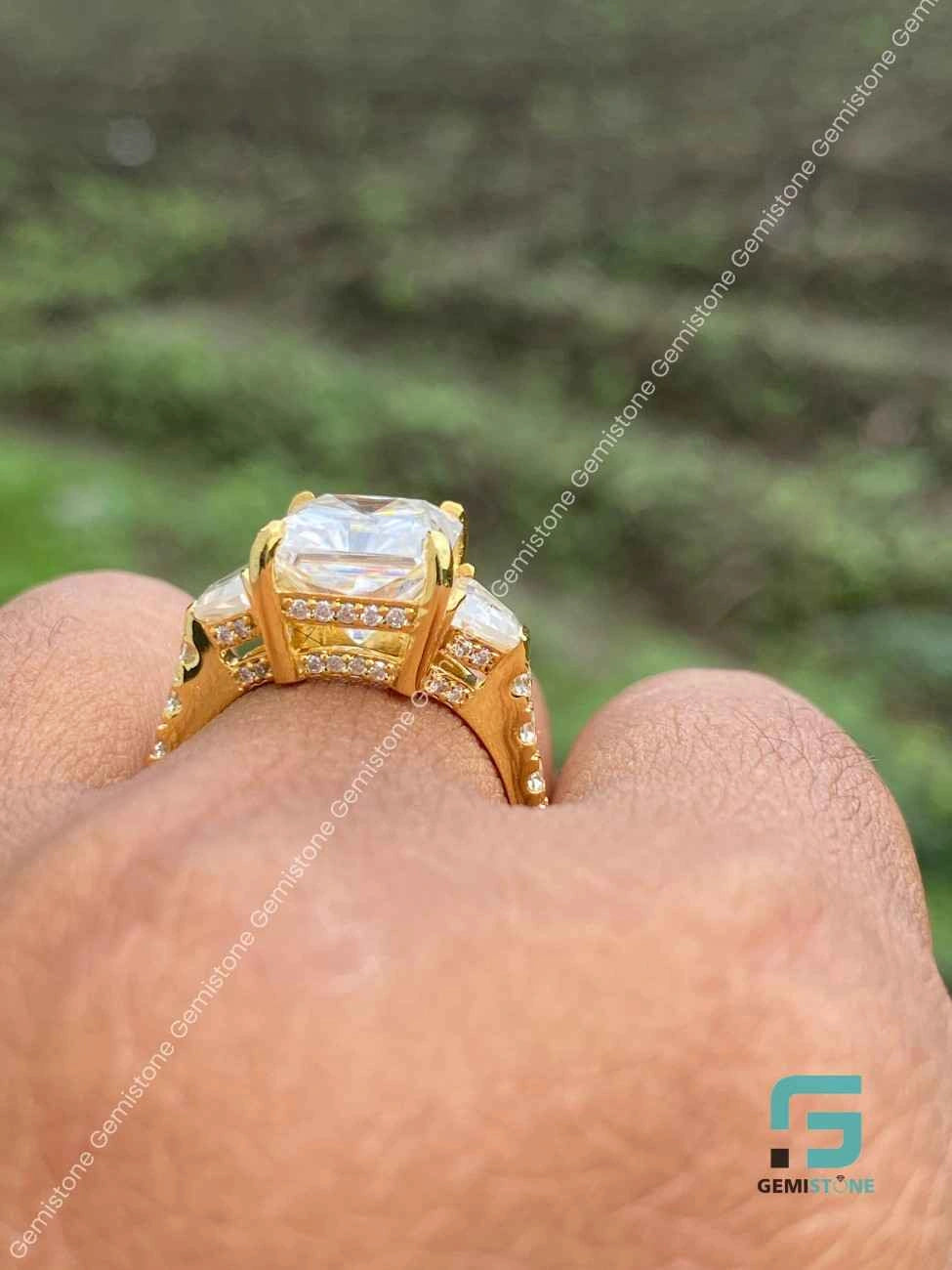 Moissanite_Radiant_Engagement_Ring_For_Women