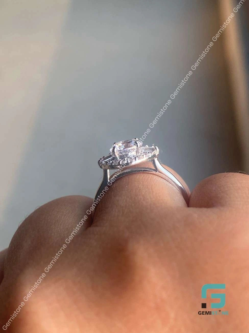 Moissanite_Round_Cut_Engagement_Ring_13cac632-dd25-4813-8283-6b7199146677