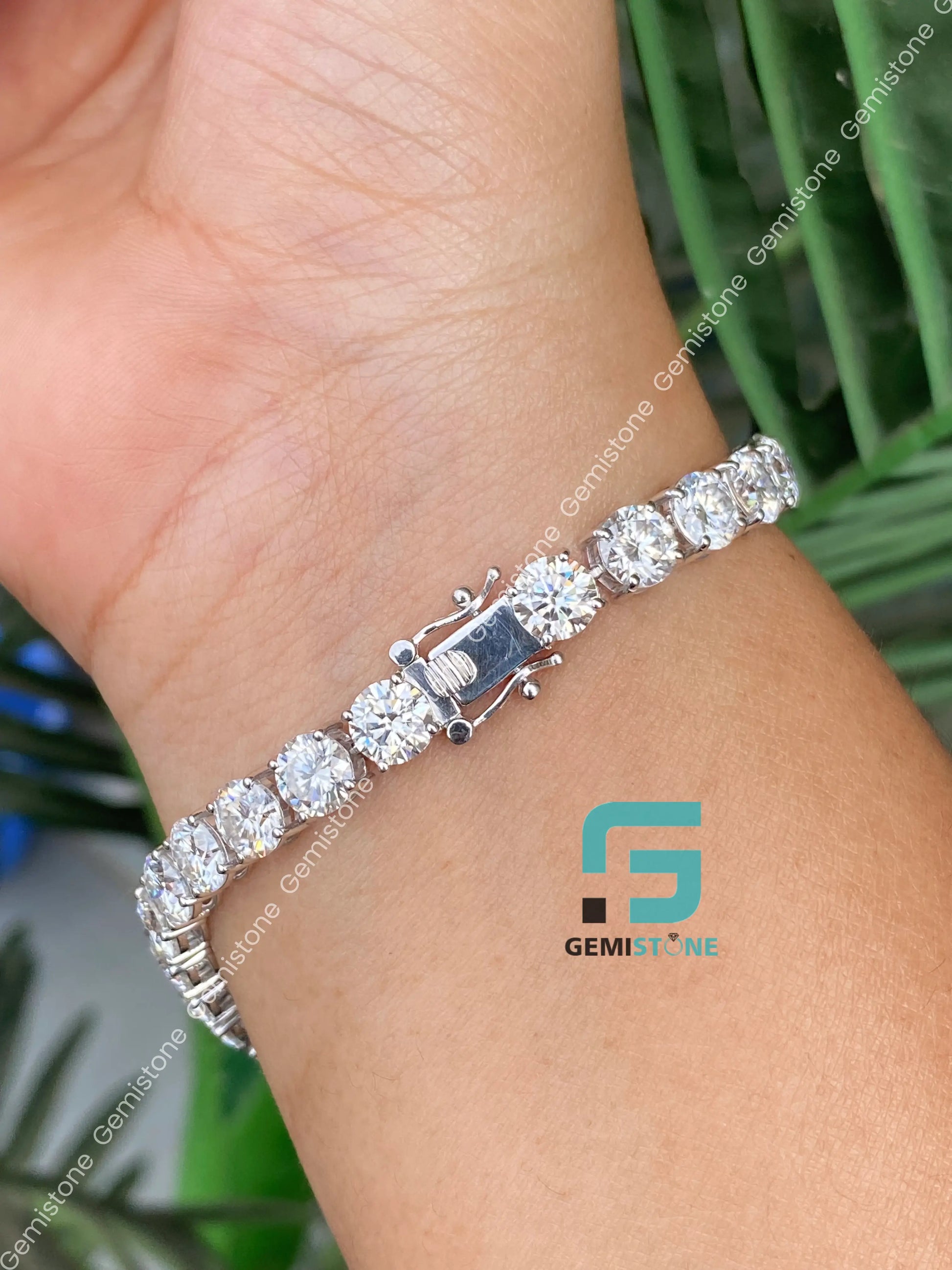 Moissanite Studded Round Tennis Bracelete For Women