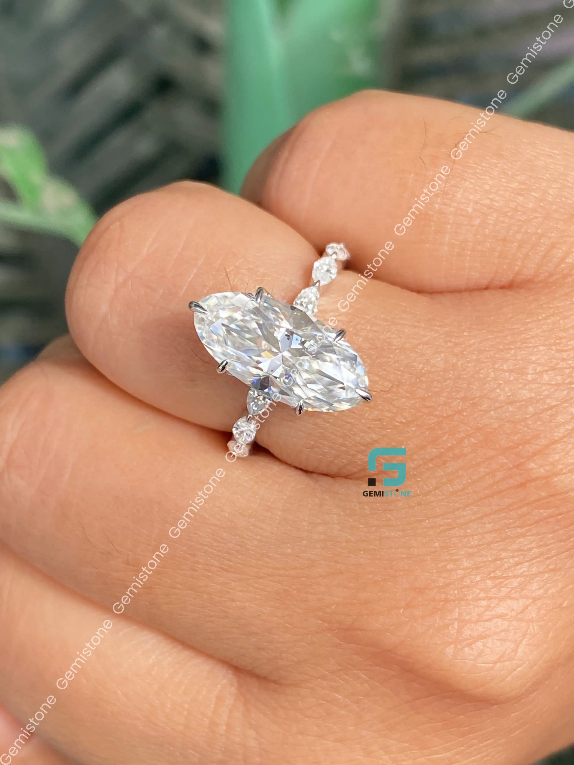 Moval Bubble Band Moissanite Wedding Anniversary Ring 