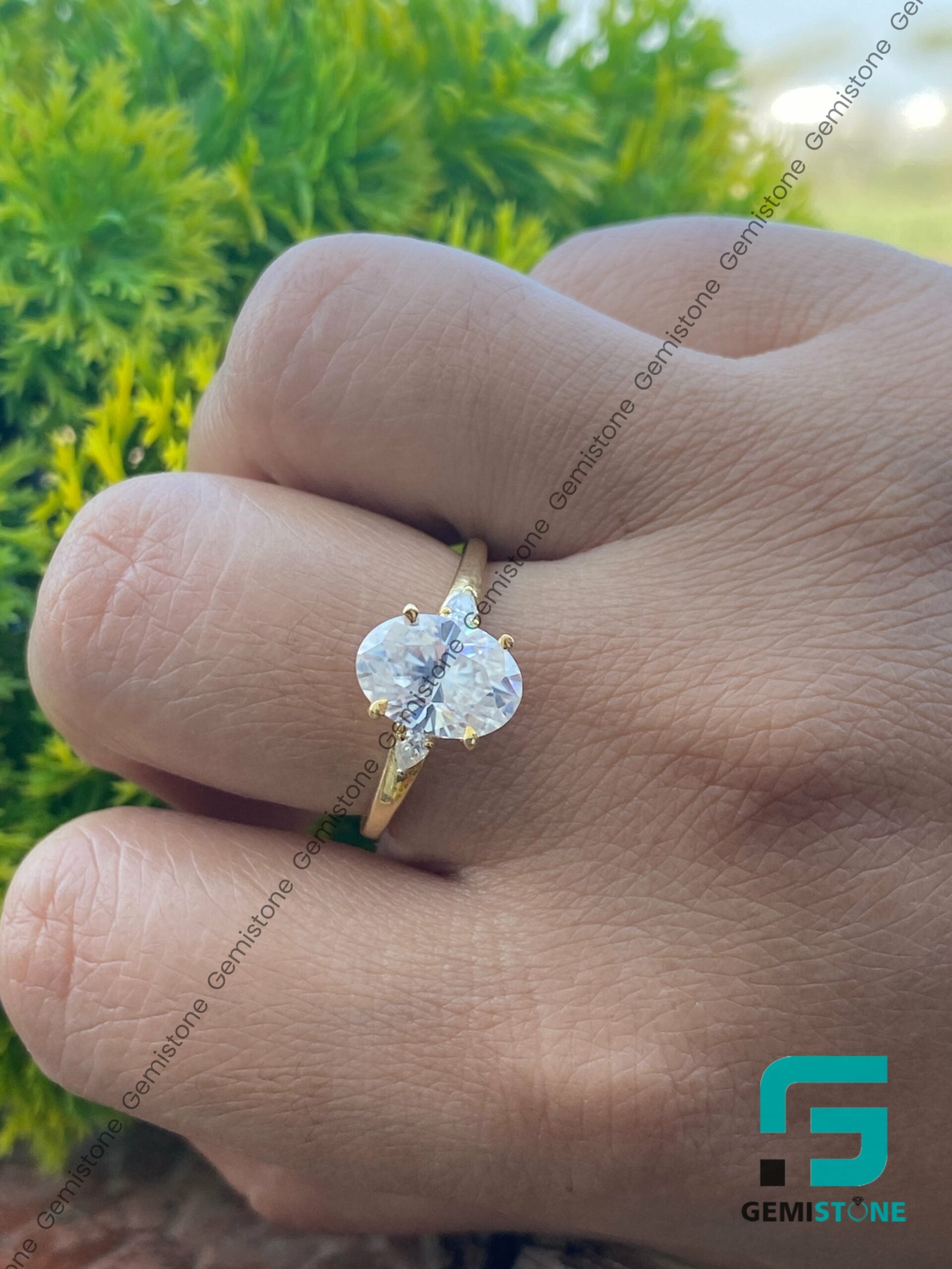 Oval-Cut-Diamond-Rind