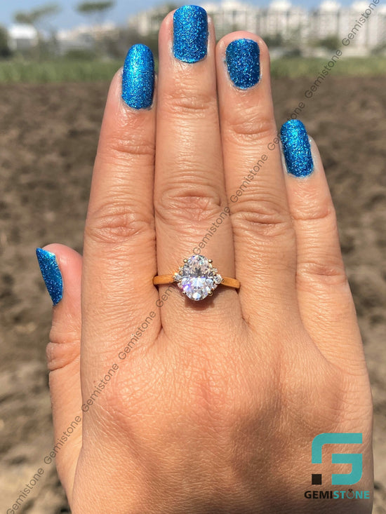 Oval-Cut-Moissanite-Engagement-Ring