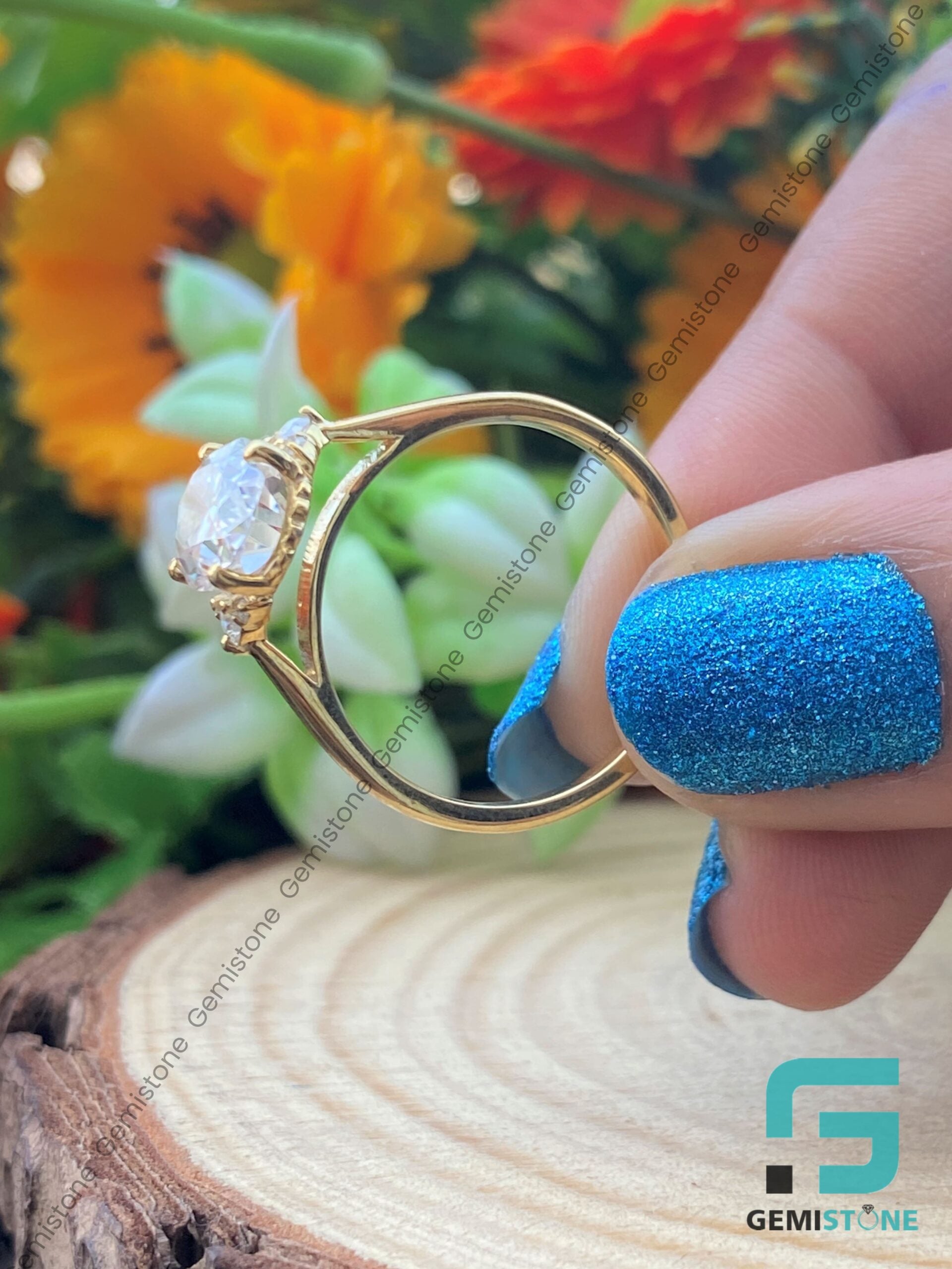 Oval-Cut-Moissanite-Solitaire-Ring