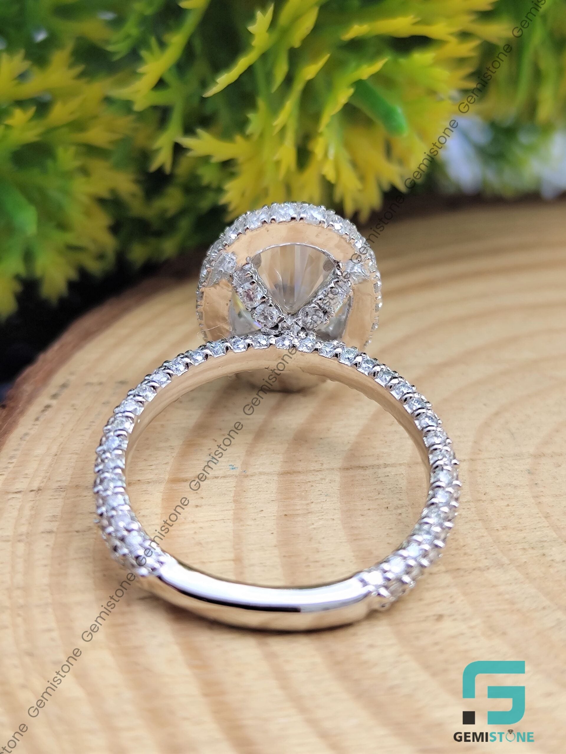 Oval-Cut-Ring