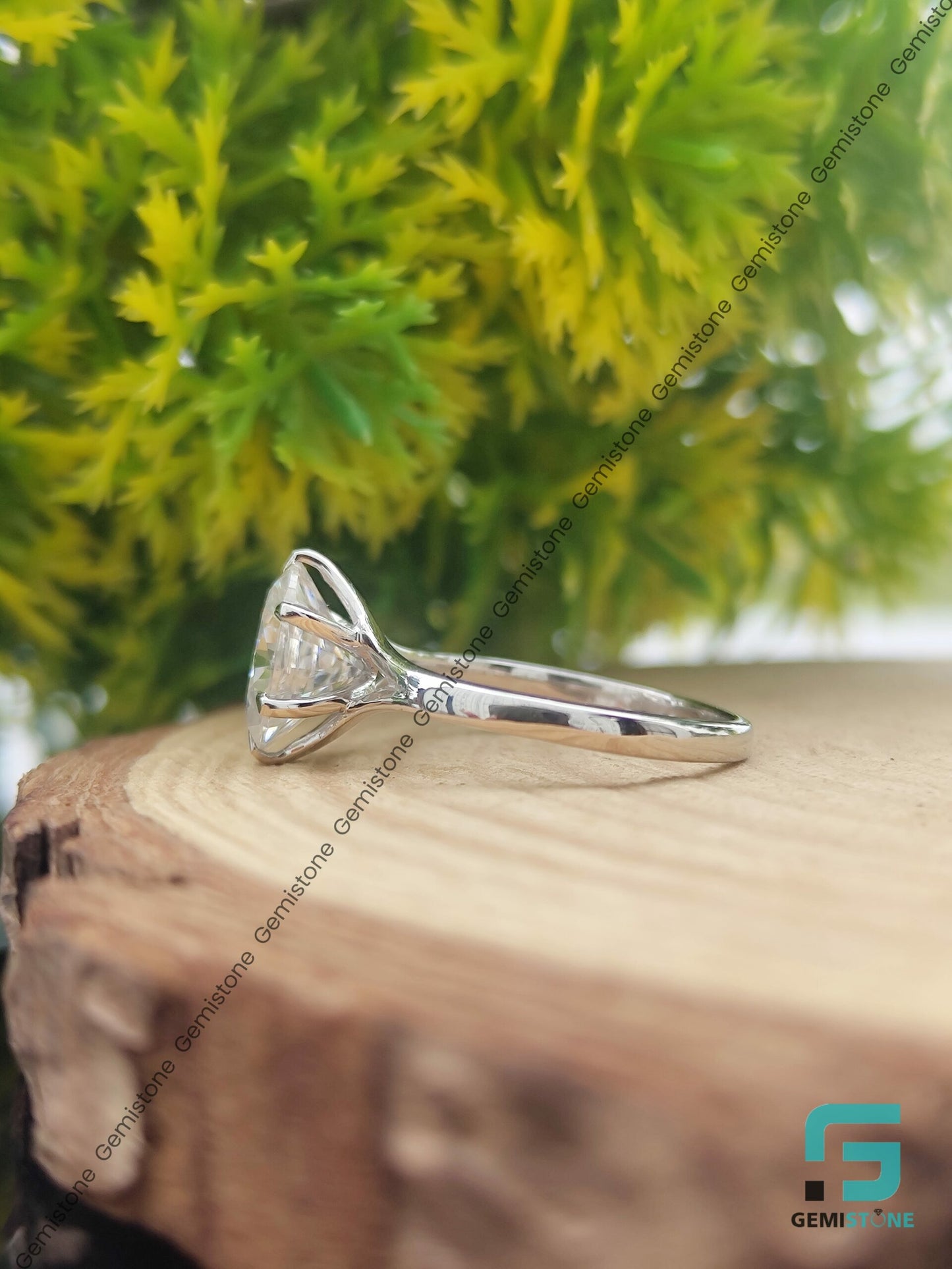 Oval-Diamond-Ring 3
