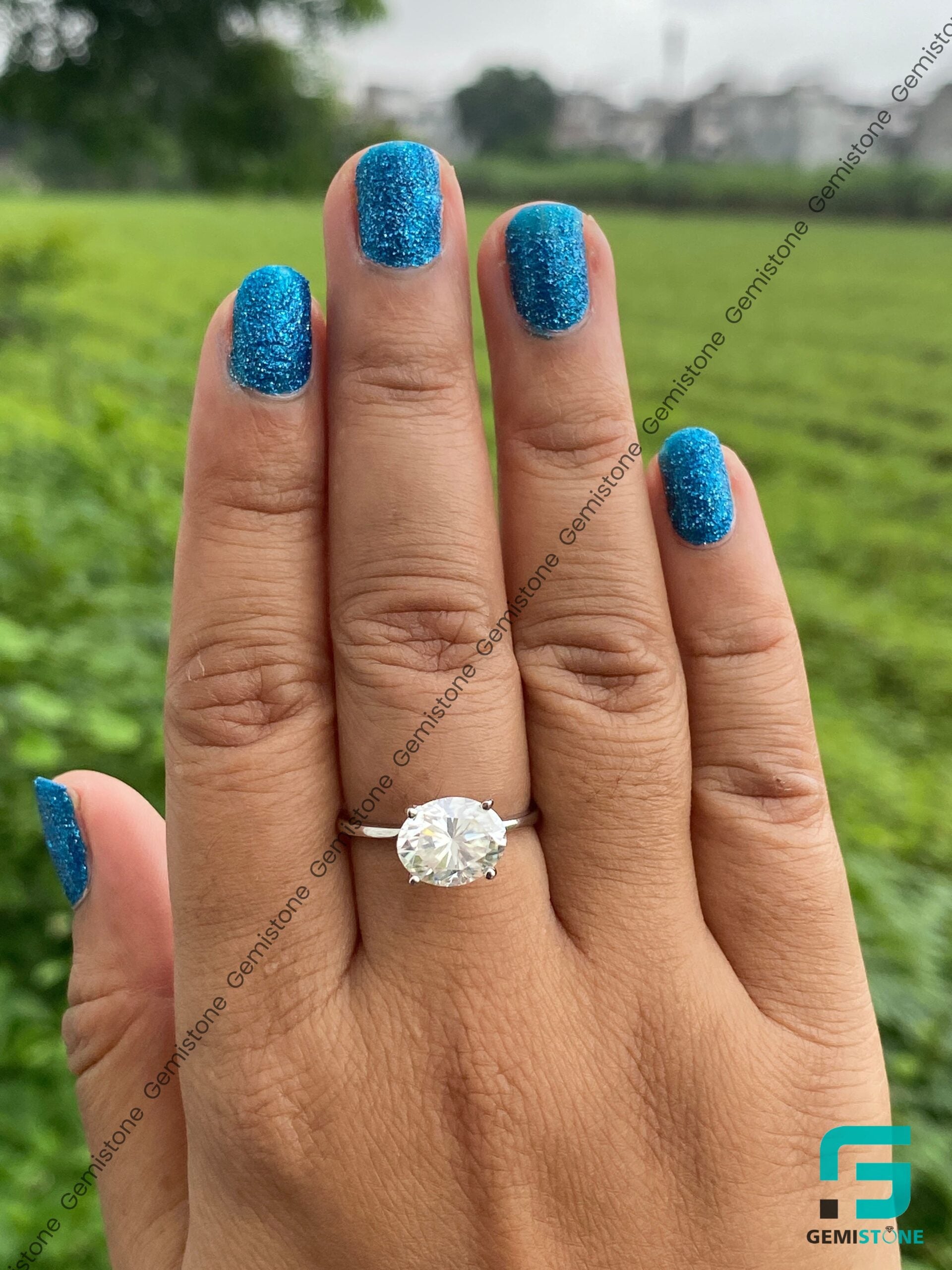 Oval-Engagement-Ring 4