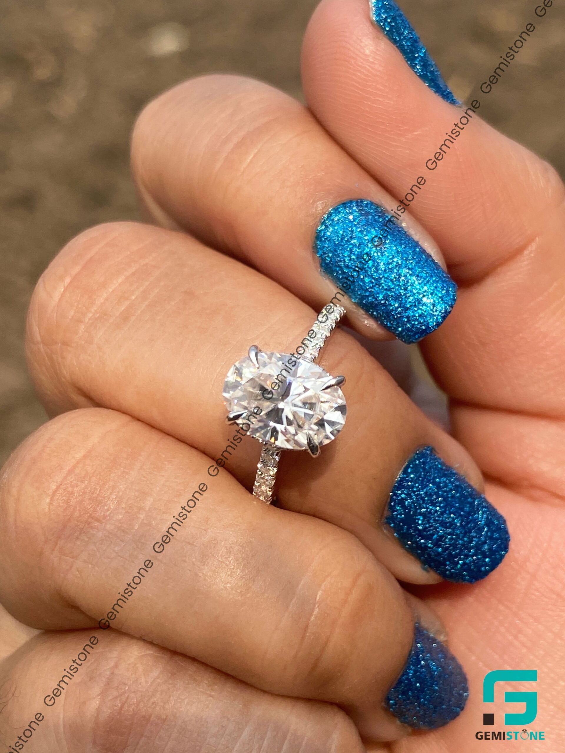 Oval-Halo-Ring