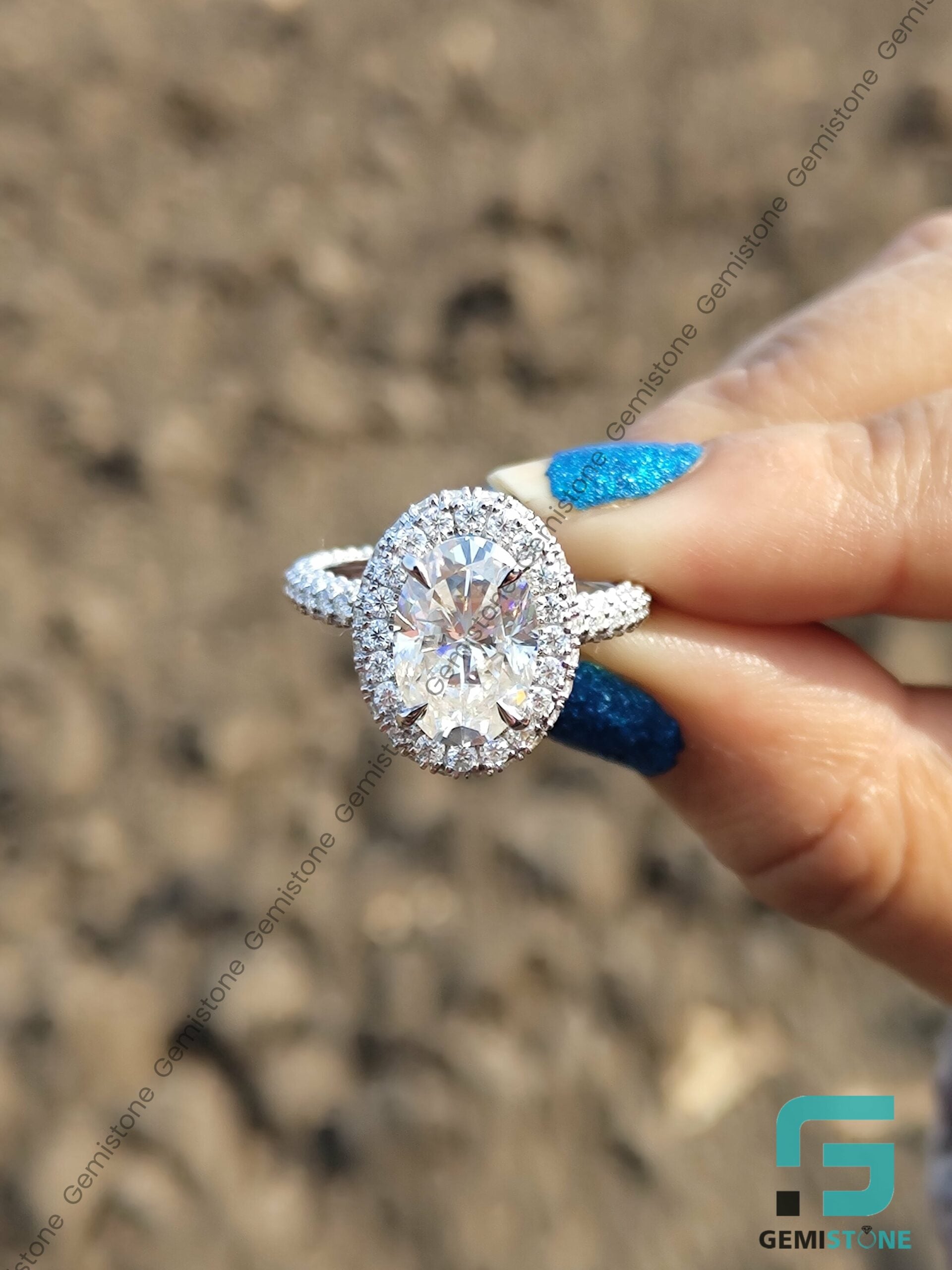 Oval-Halo-Wedding-Ring