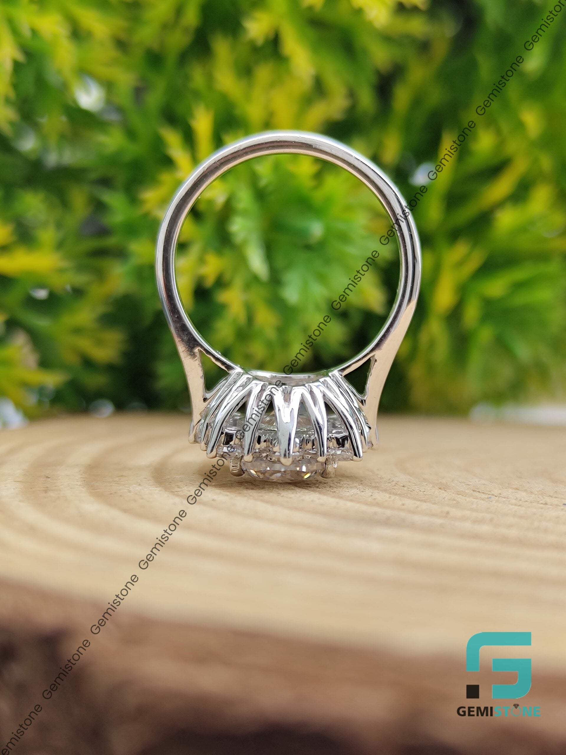 Oval-Halo-Wedding-Ring 4