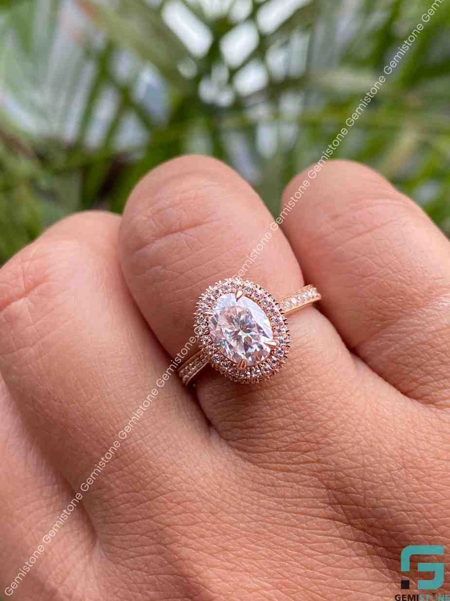 Oval Cut Moissanite Weddings Ring