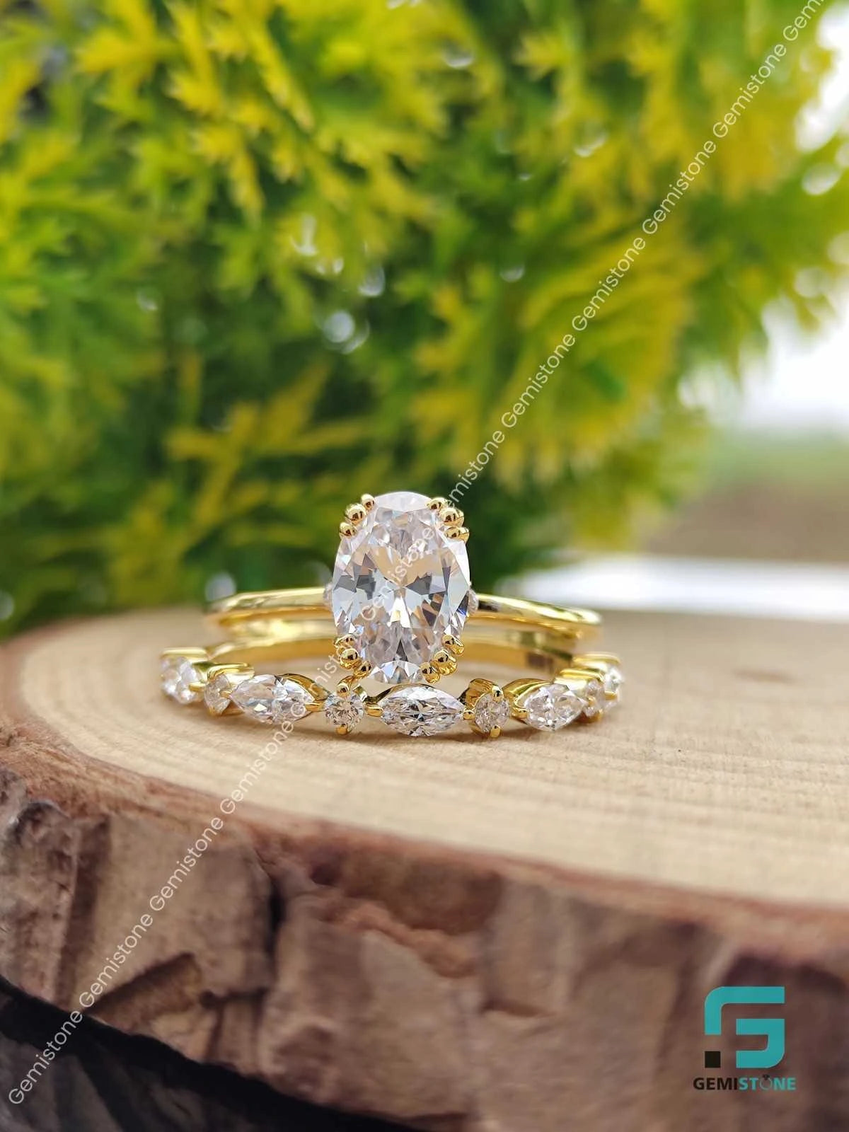 Oval_Cut_Moissinte_Wedding_Rings