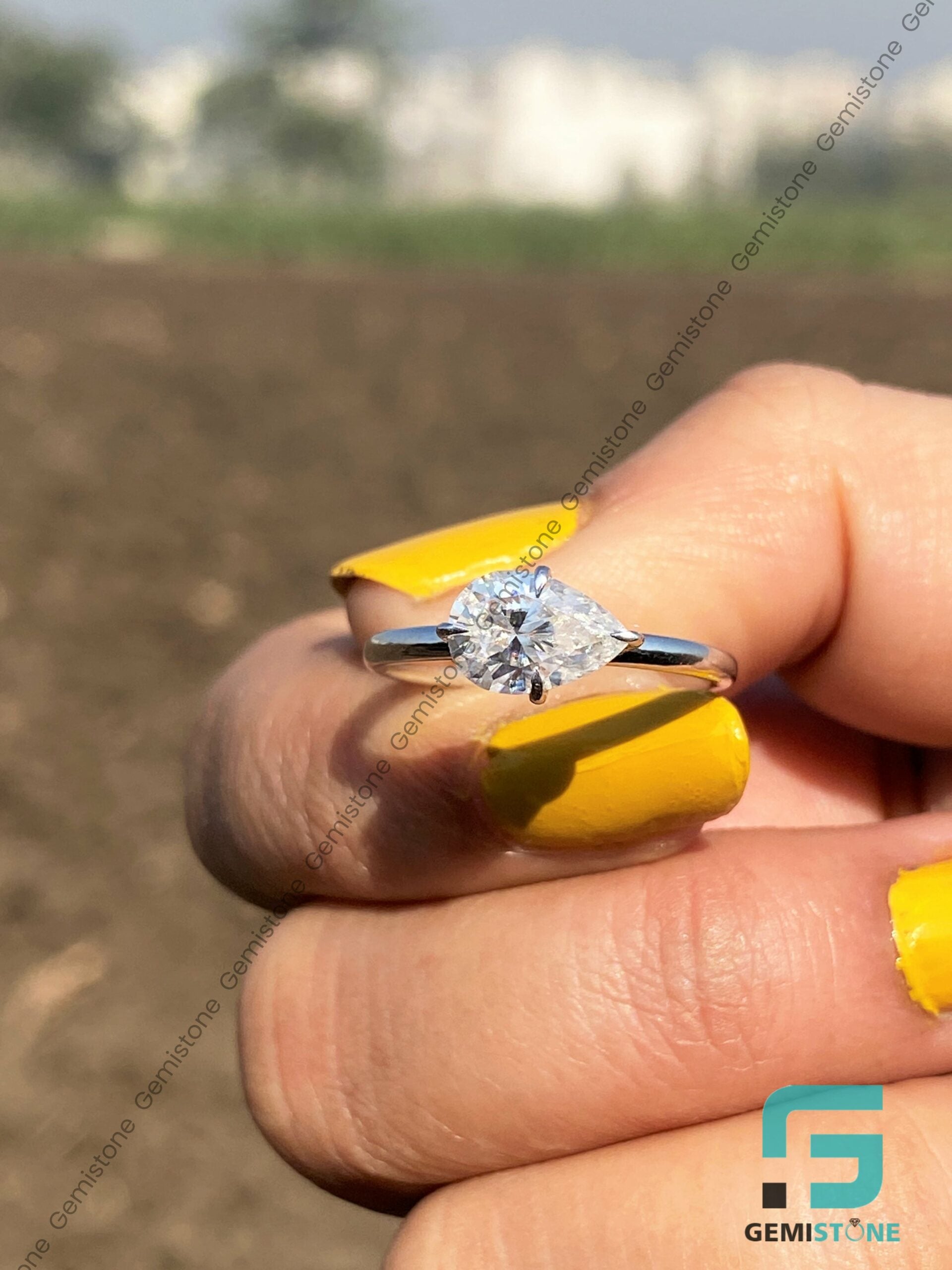 Pear-Engagement-Ring