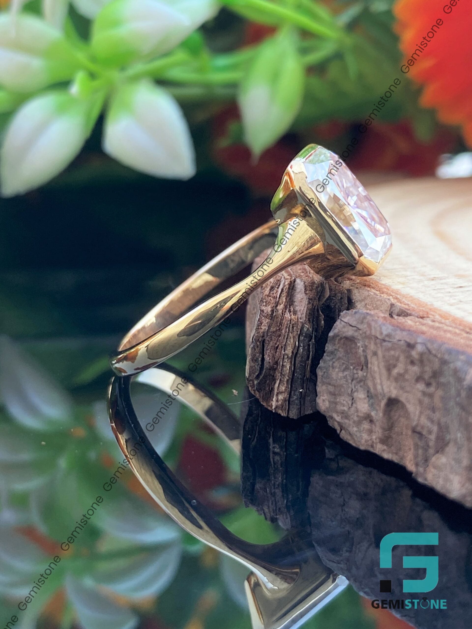 Radiant-Cut-Moissanite-Engagement-Ring-1