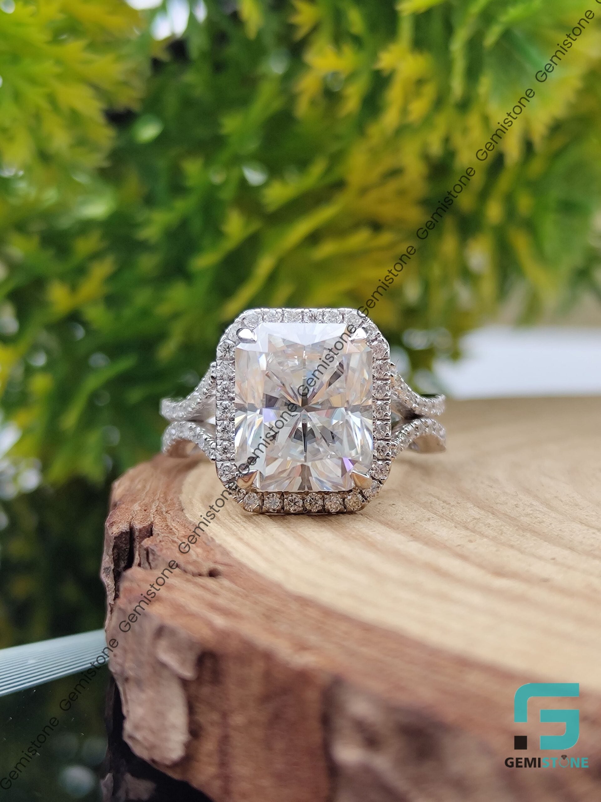 Radiant-Cut-Moissanite-Engagement-Ring 1