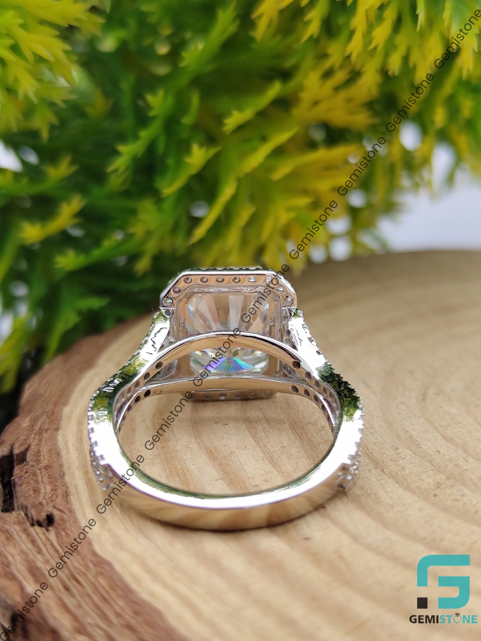Radiant-Cut-Moissanite-Ring 2 