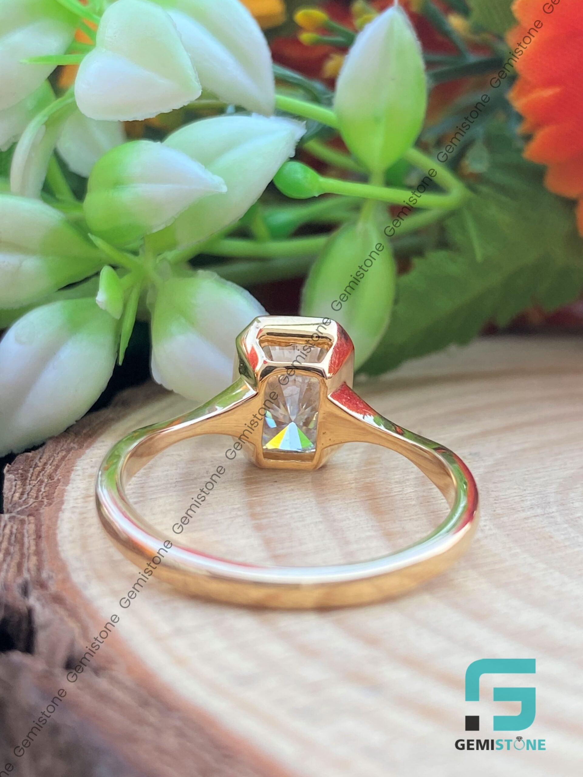 Radiant-Cut-Moissanite-Wedding-Ring