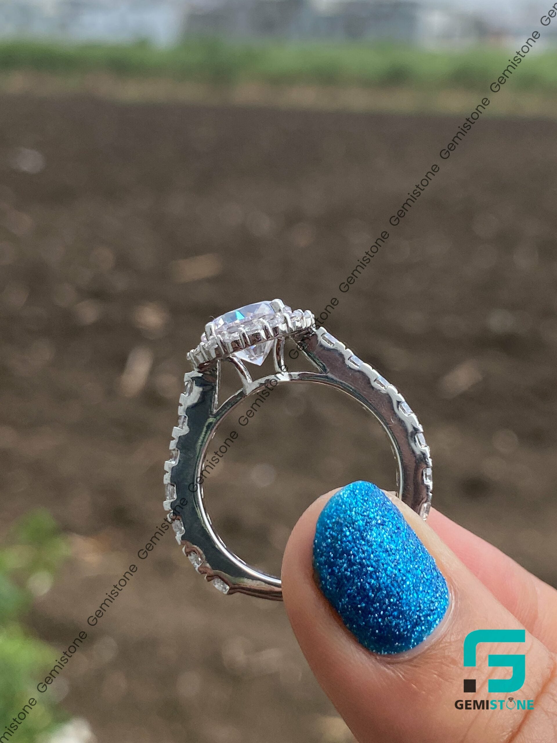 Round-Anniversary-Gift-Ring