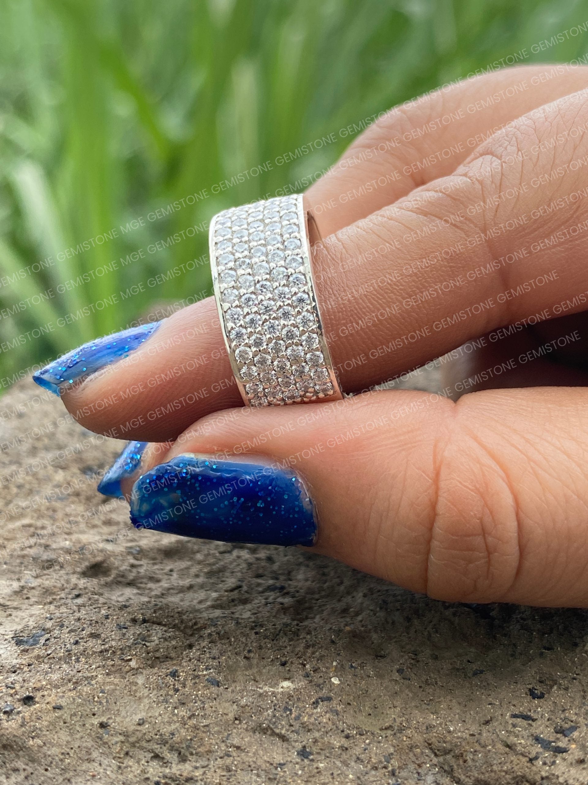 Round-Cut-Diamond-Band