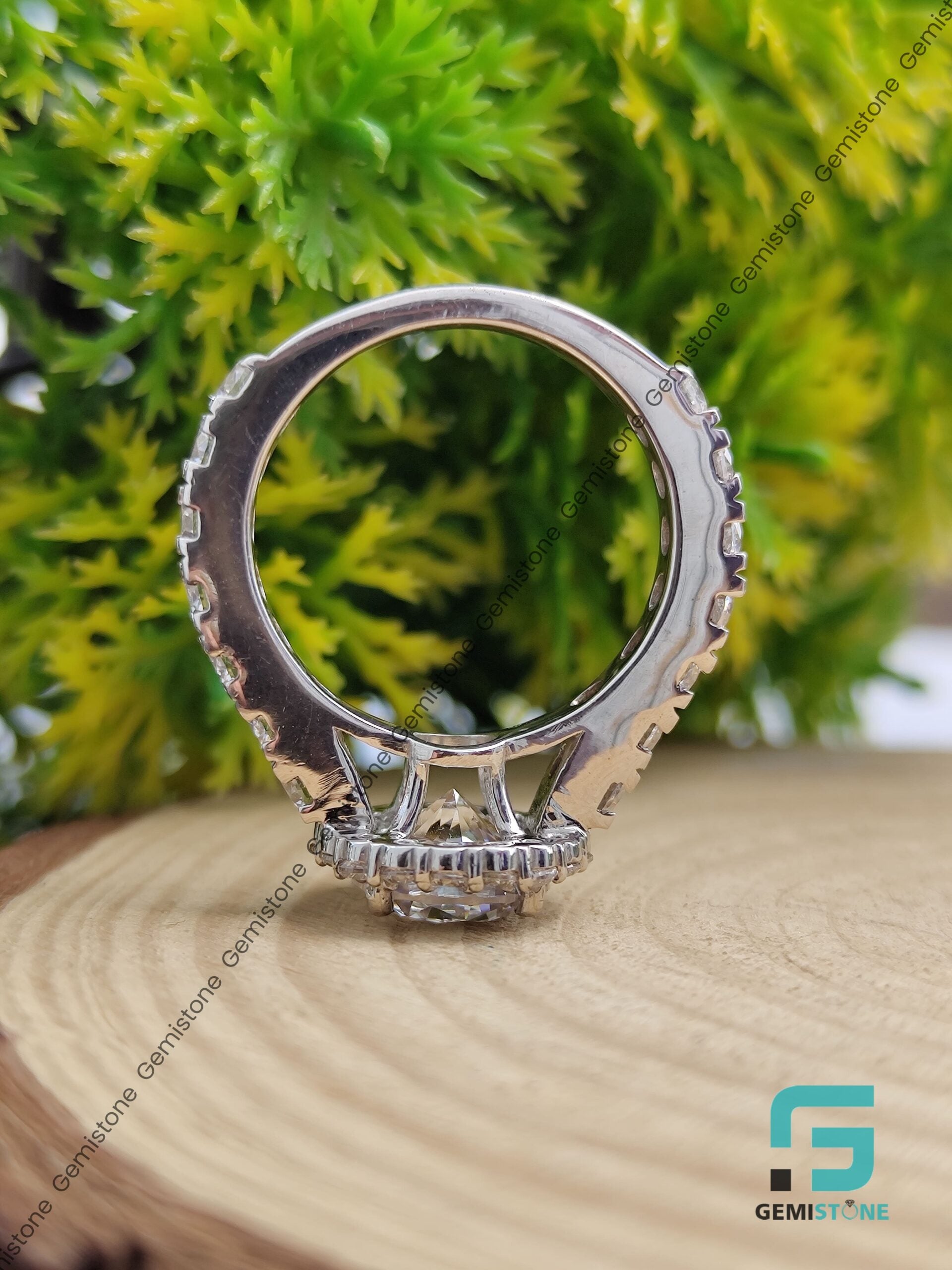 Round-Cut-Diamond-Ring-1