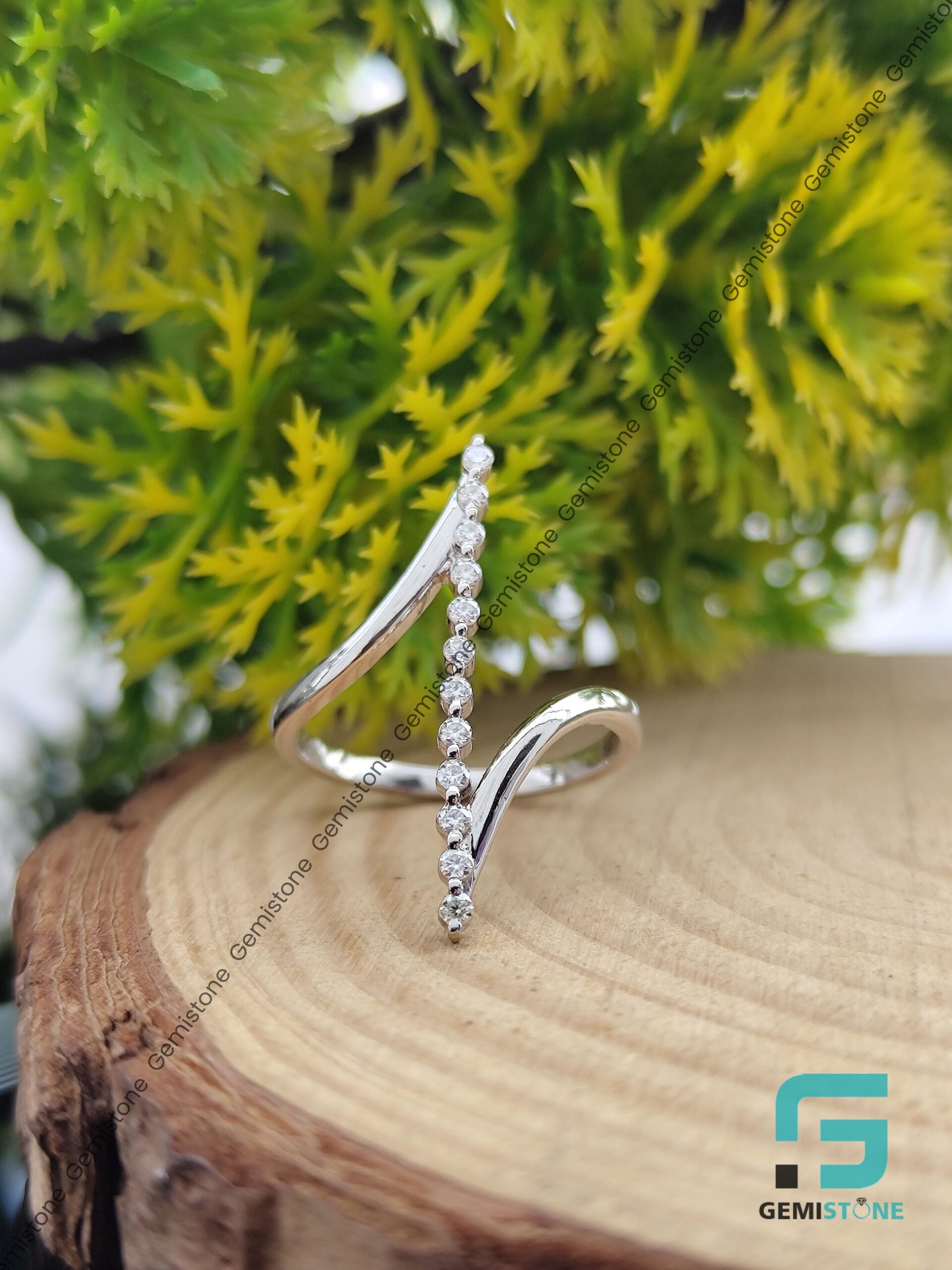 Round-Cut-Moissanite-Stacking-Ring