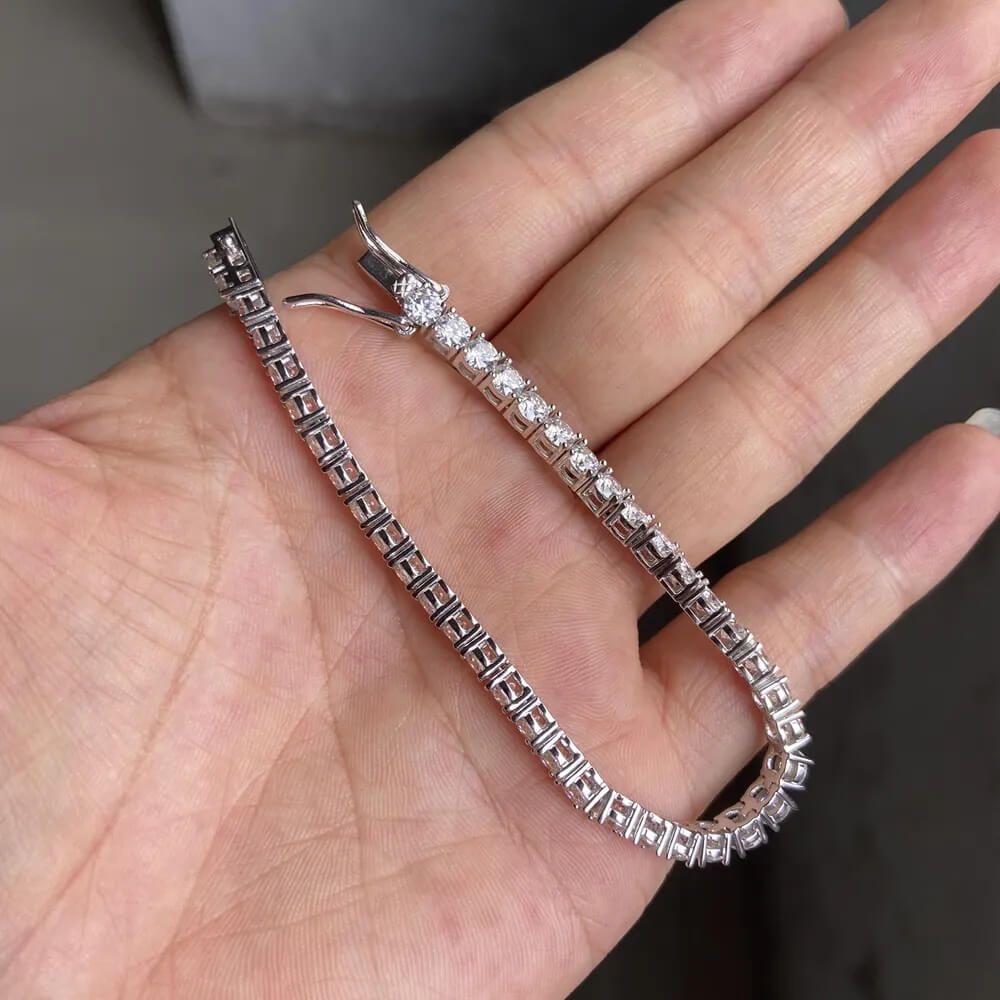Round-Cut-Moissanite-Tennis-Bracelet_2c40f3d6-0e57-4e14-98be-4ece46fdf7ca