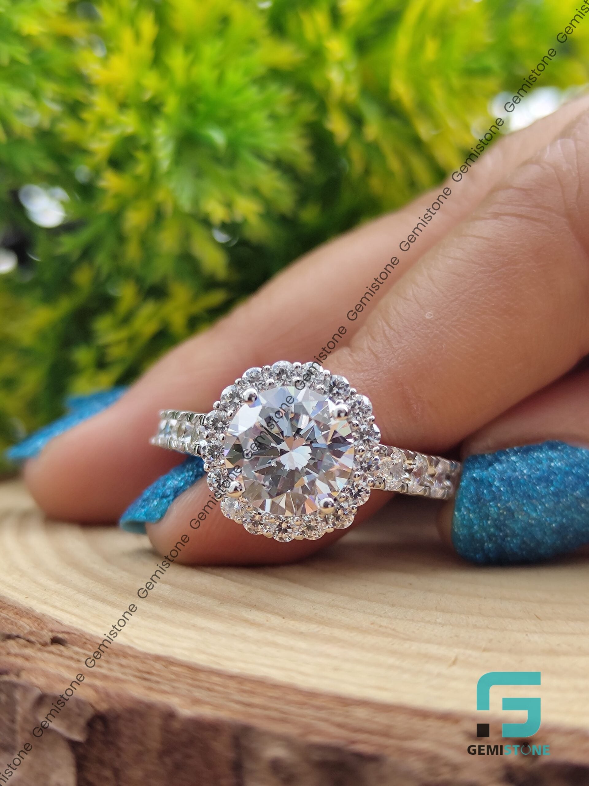 Round-Engagement-Ring