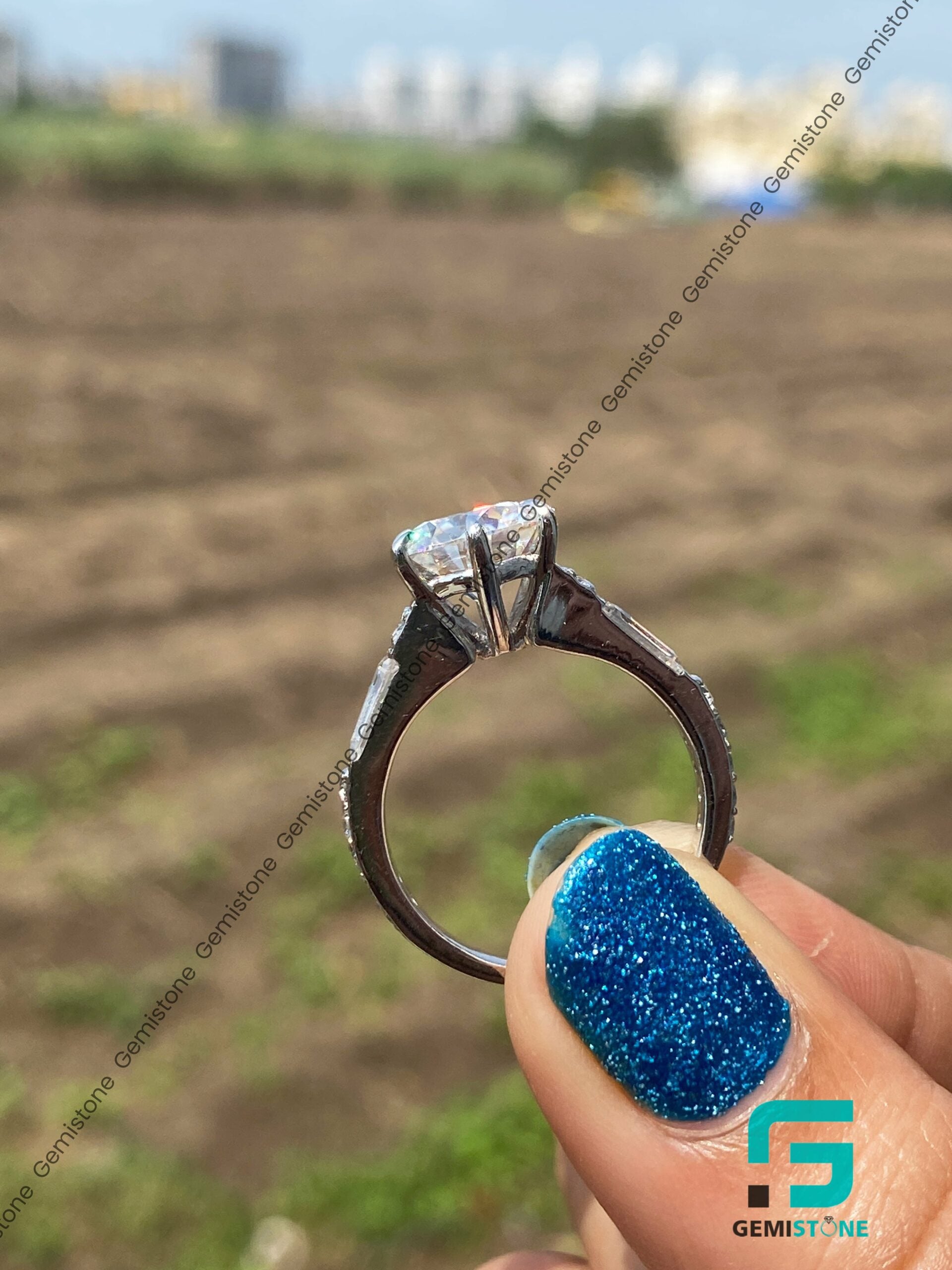 Round-Moissanite-Ring 4