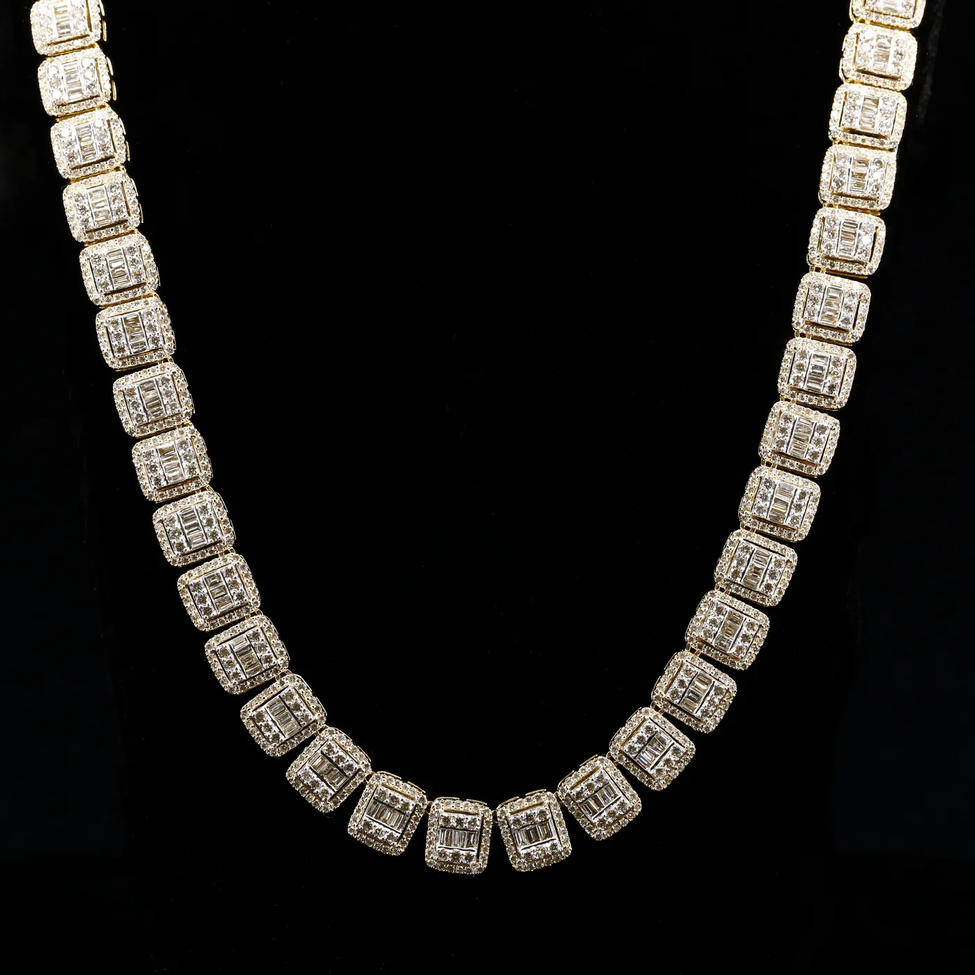 Round-and-Baguette-Diamond-Necklace