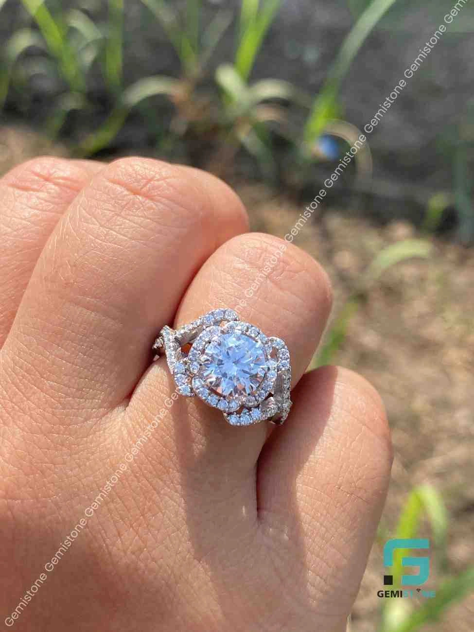 Round Cut Halo Moissanite Engagement RIng