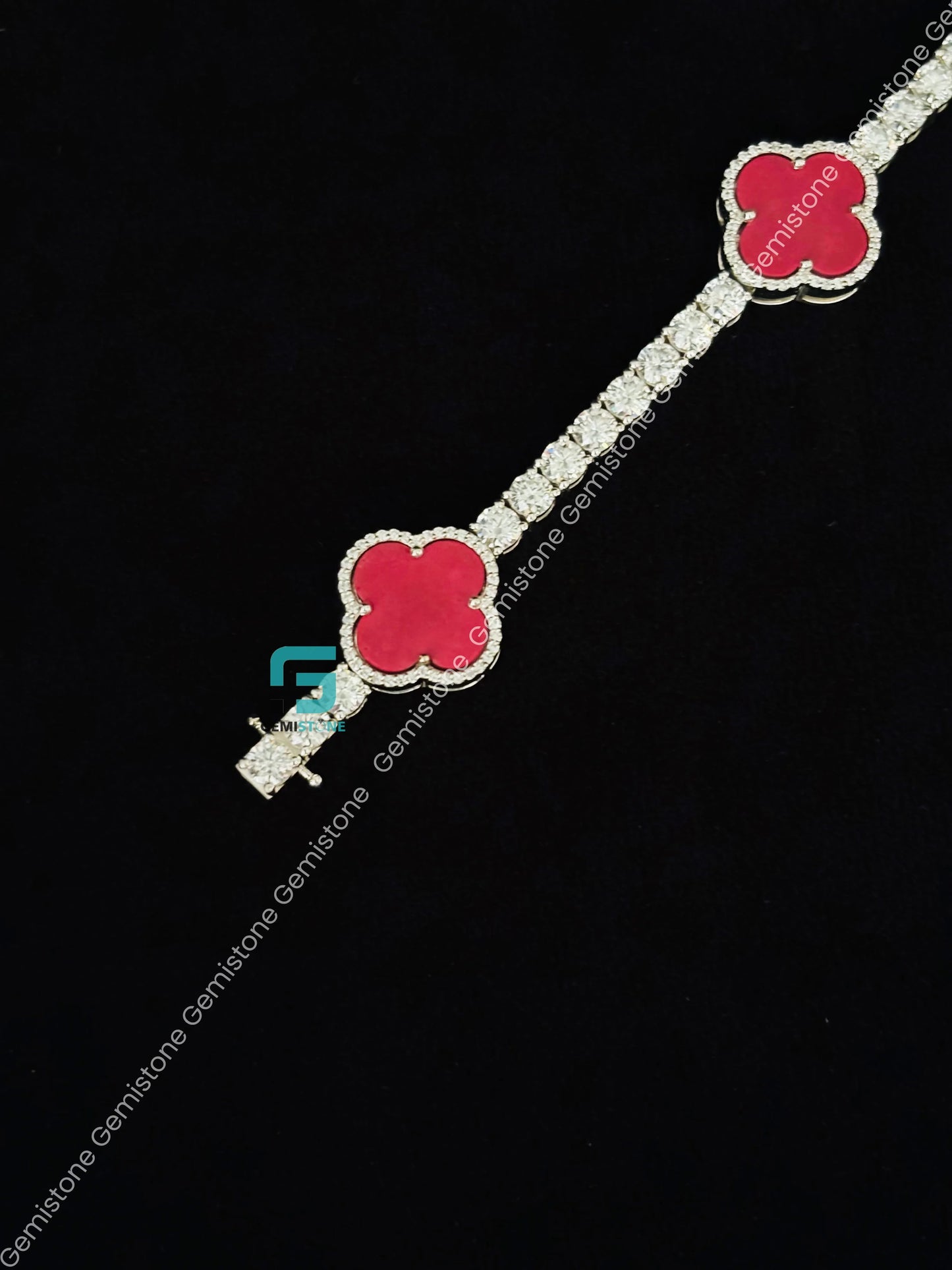 Round Cut Moissanite Clover Bracelet