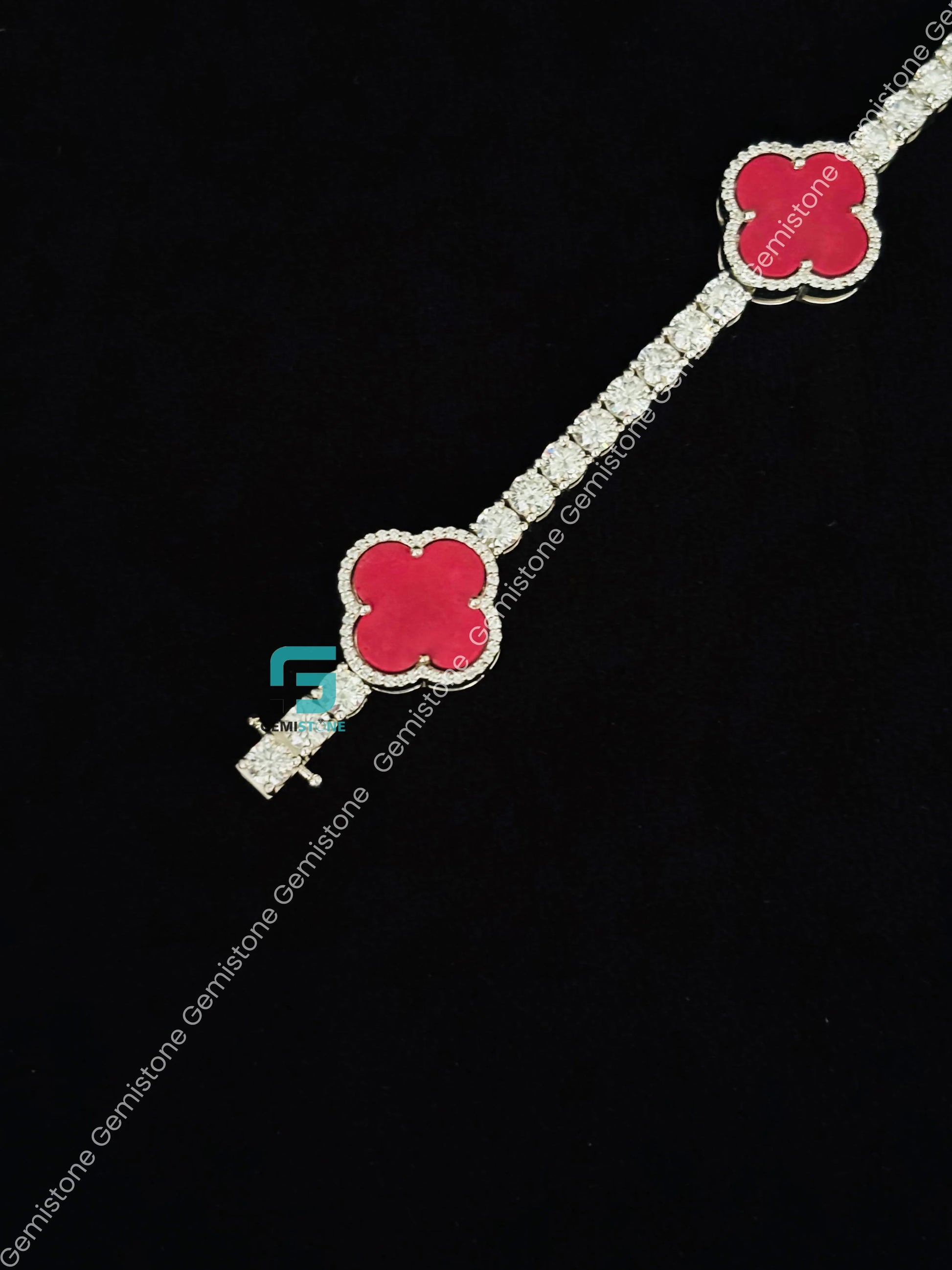 Round Cut Moissanite Clover Bracelet