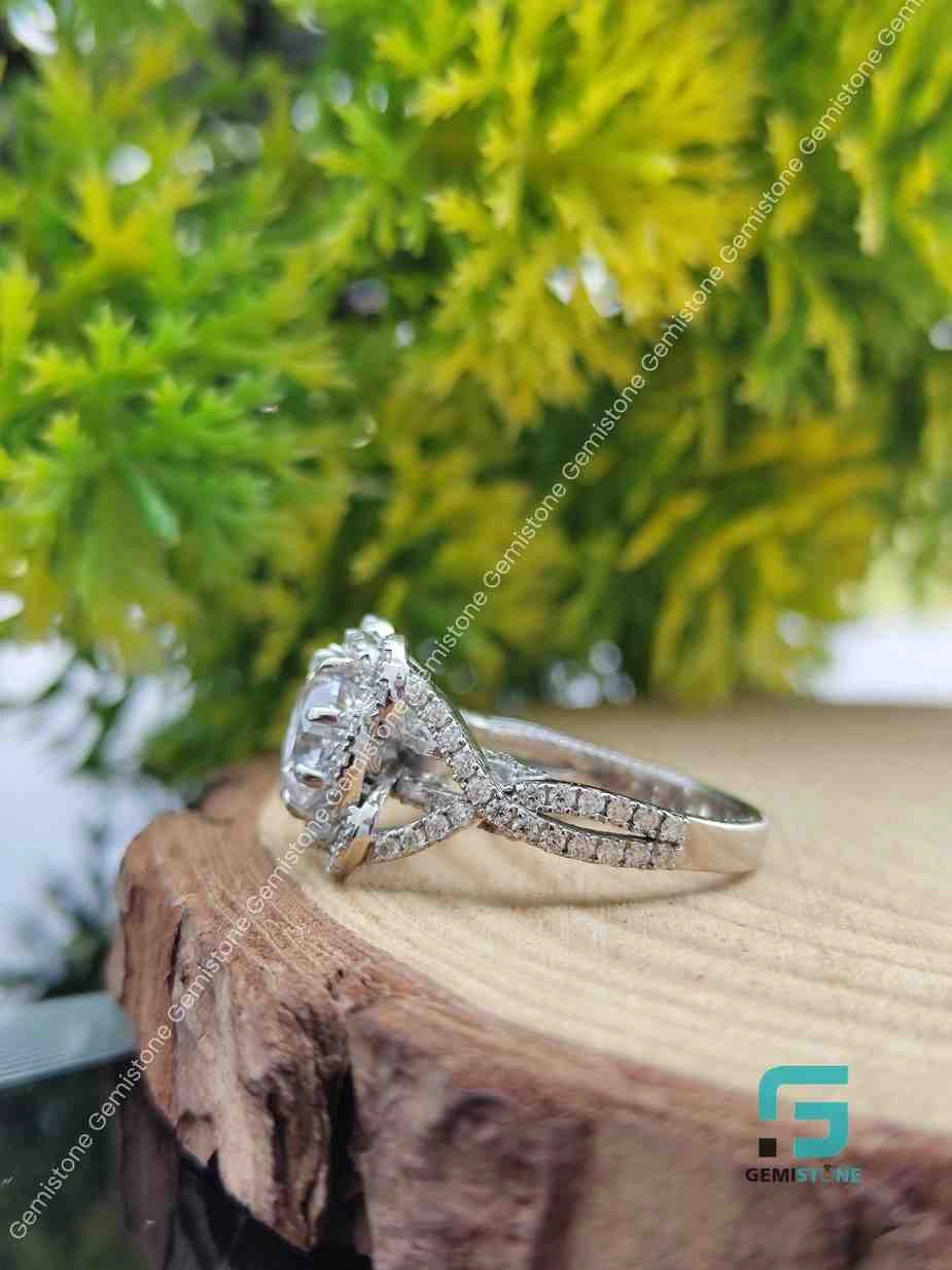 Round Cut Moissanite Wedding Engagement Rin