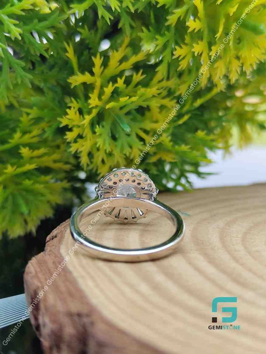 Round_Cut_Sunburt_Moissanite_Engagement_Rings
