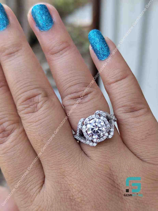 Round Moissanite Rings