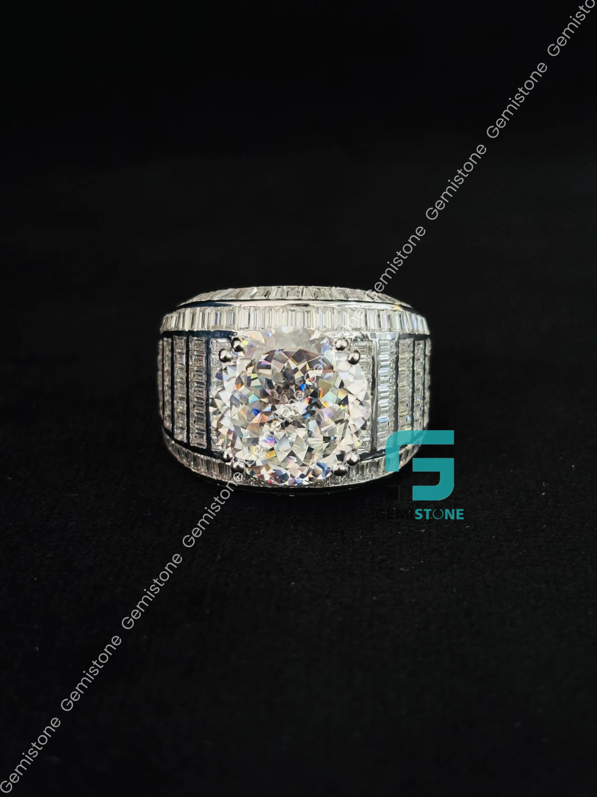 Round_ Baguette Moissanite Studded Ring