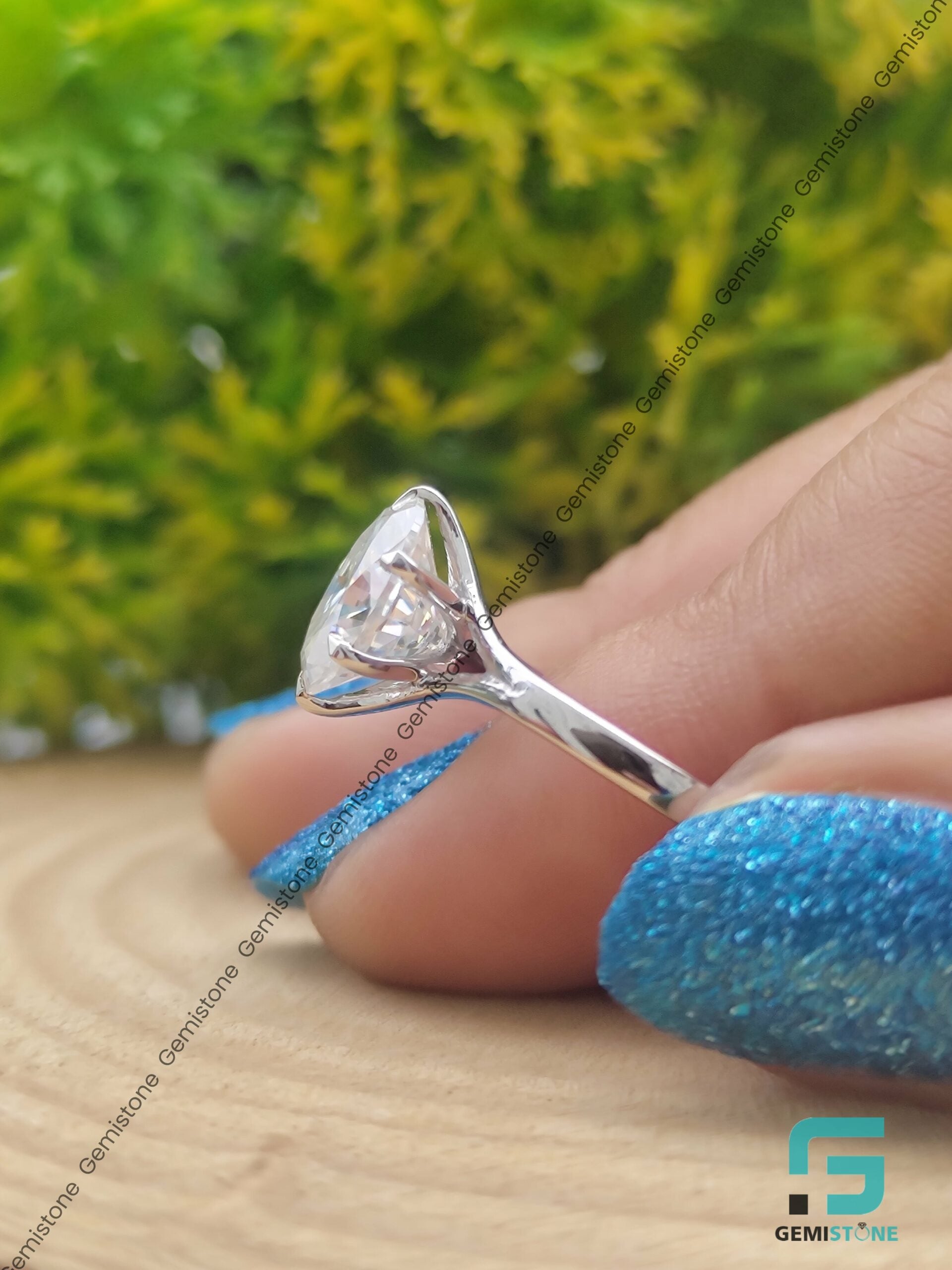 Solitaire-Engagement-Ring