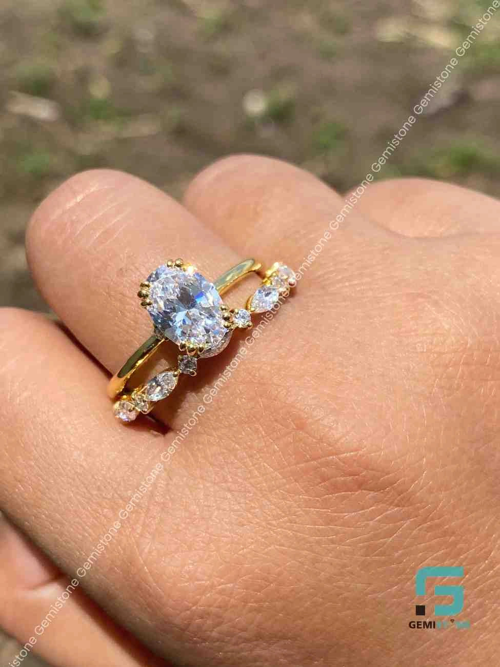 Solitaire_Moissanite_3_CT_Oval_Cut_Ring