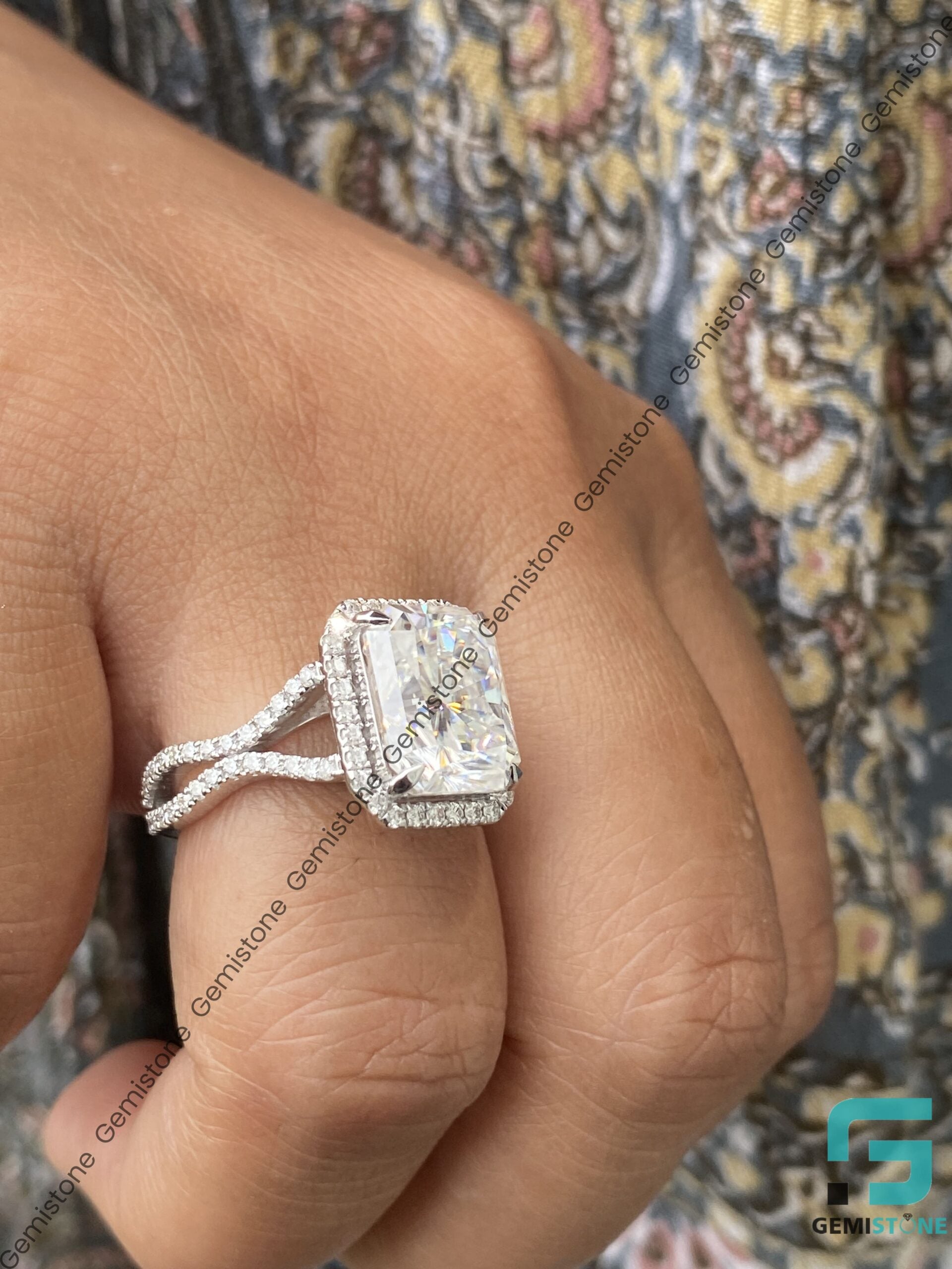 Split-Chang-Radiant-Cut-Halo-Engagement-band