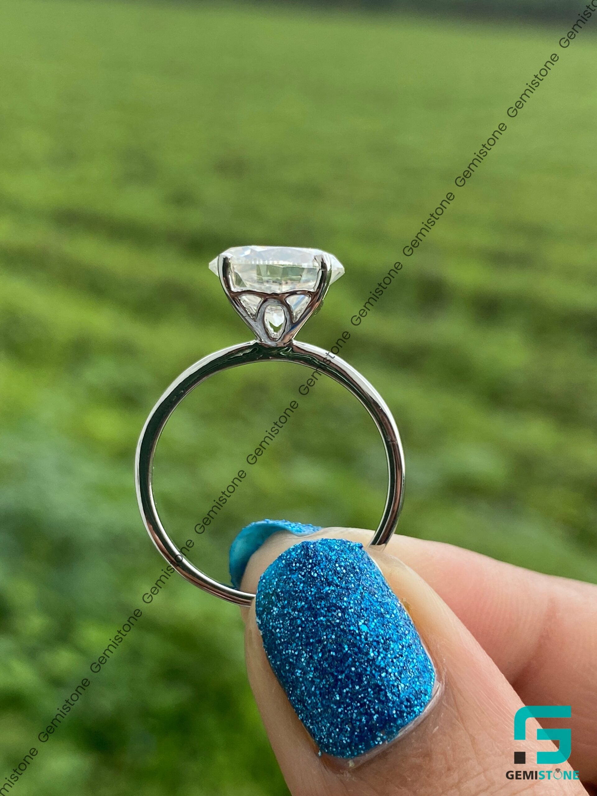 Tulip-Setting-Oval-Cut-Ring