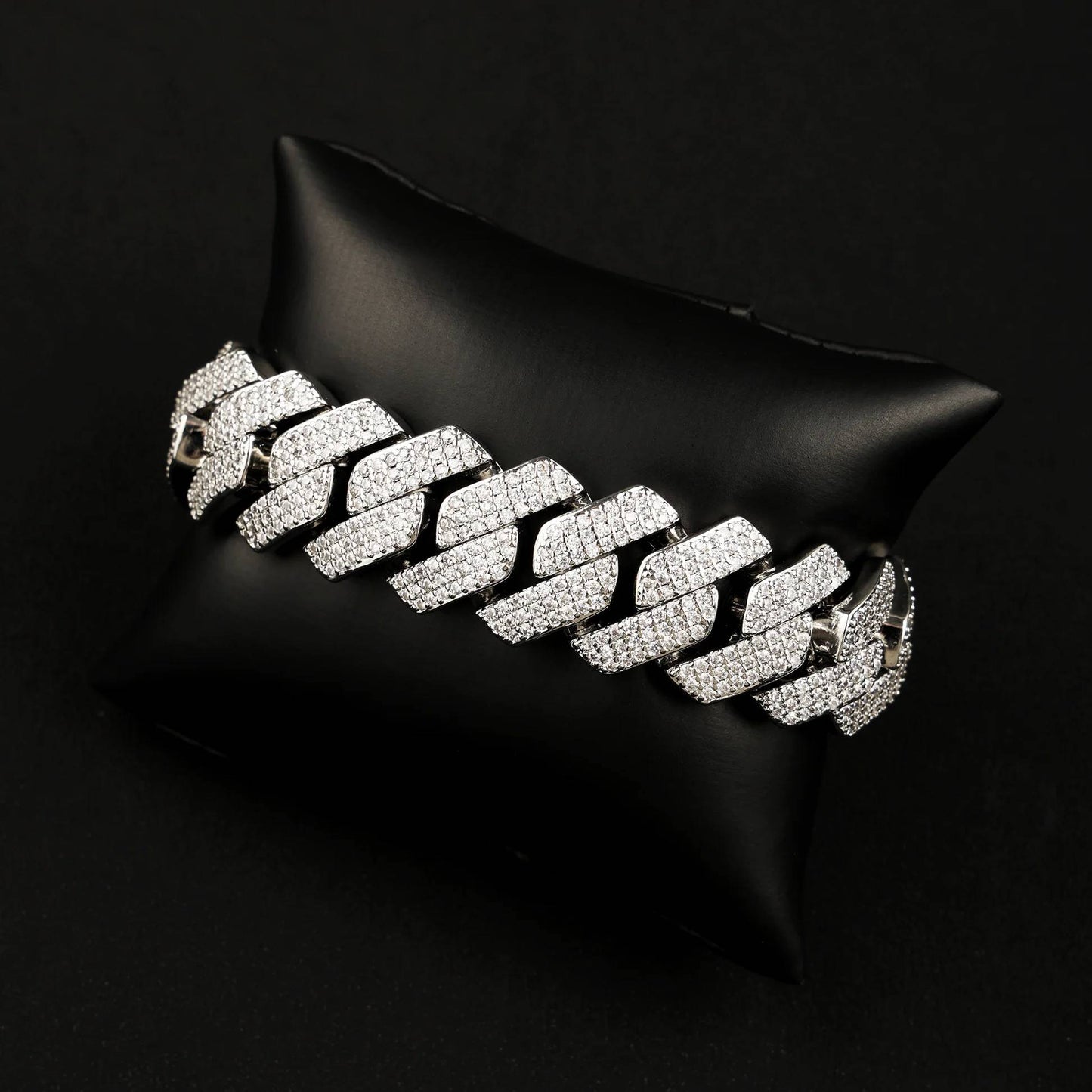 VVS-Moissanite-Diamond-Bracelet